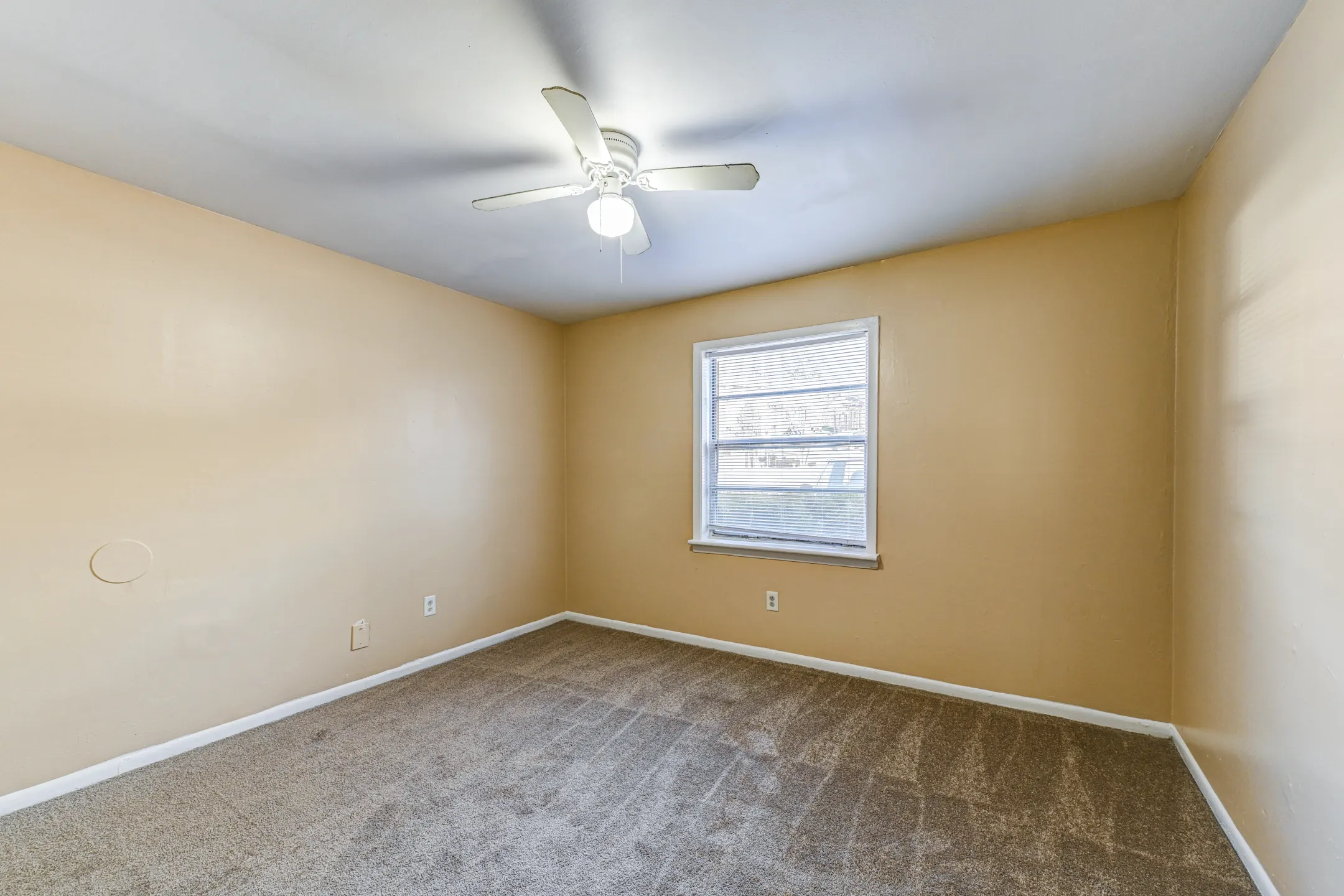 Bedroom - Regal Heights Apartments - Atlanta, GA