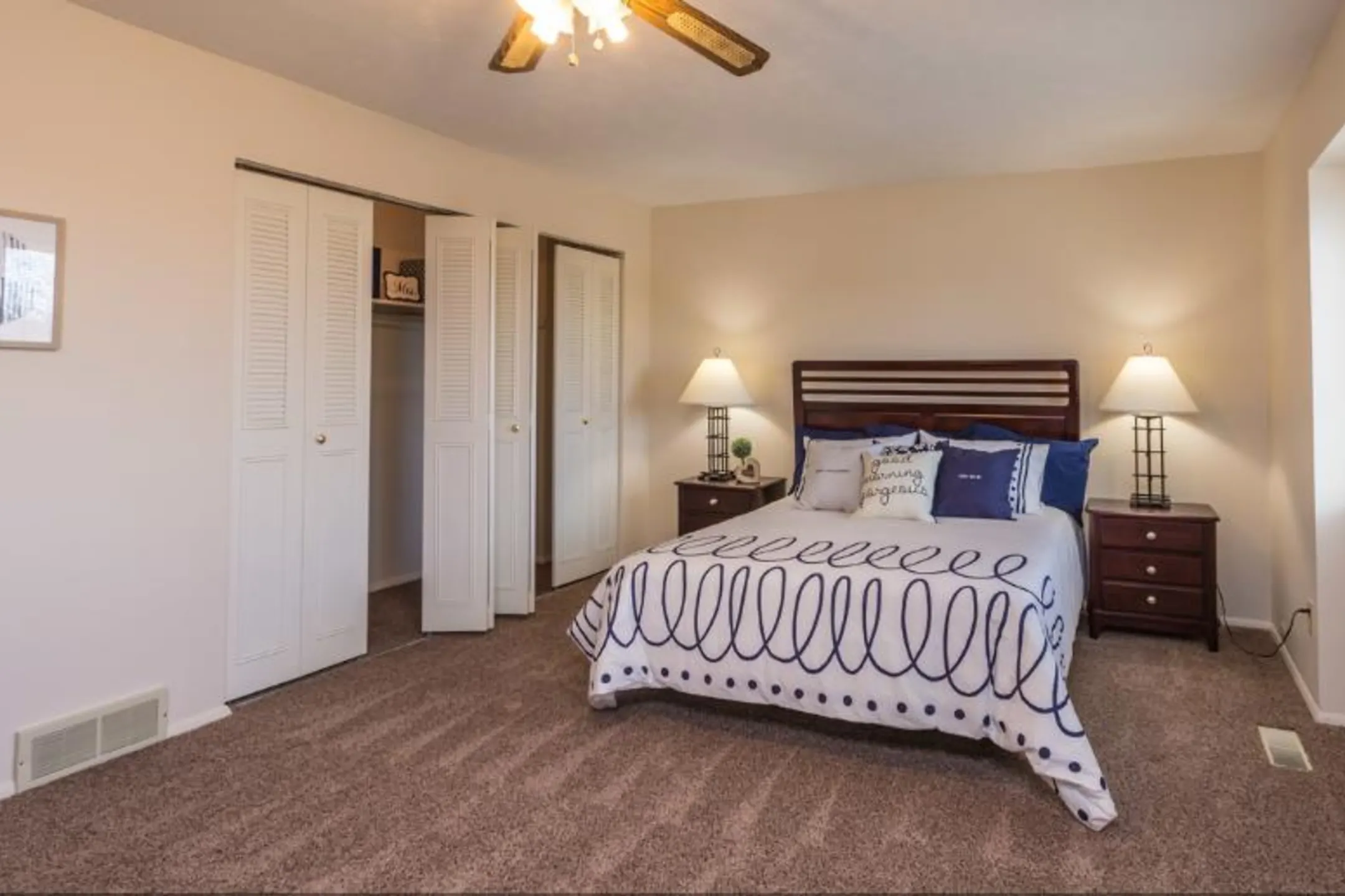 Bedroom - Little Acres Townhomes & Apartments - Hermitage, PA