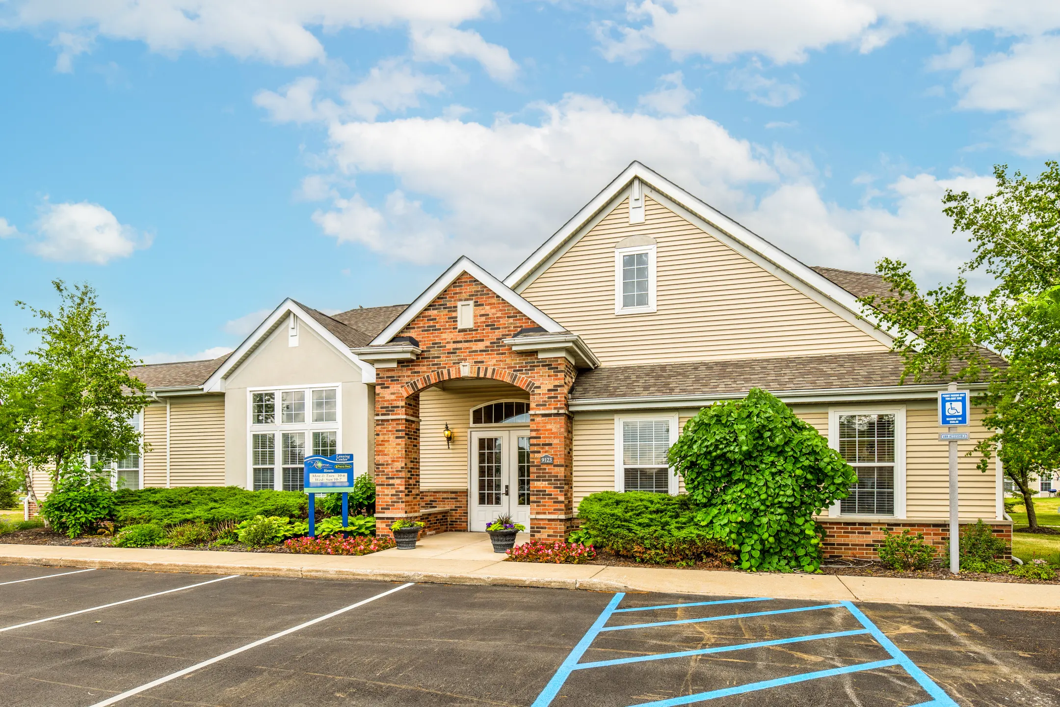 Building - The Reserve at Prairie Point & Prairie Point Apartments - Merrillville, IN