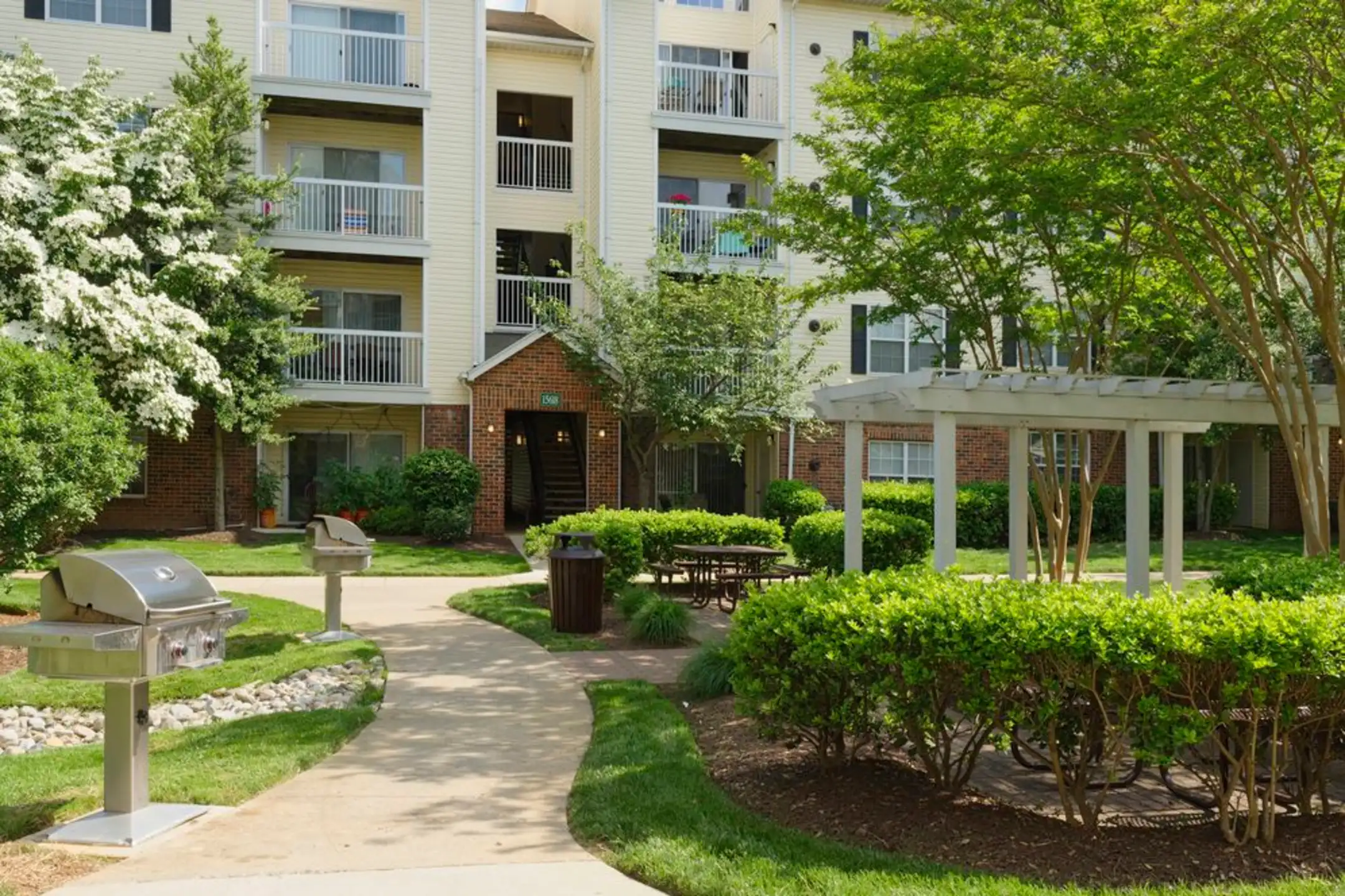 eaves Washingtonian Center Apartments Gaithersburg, MD 20878