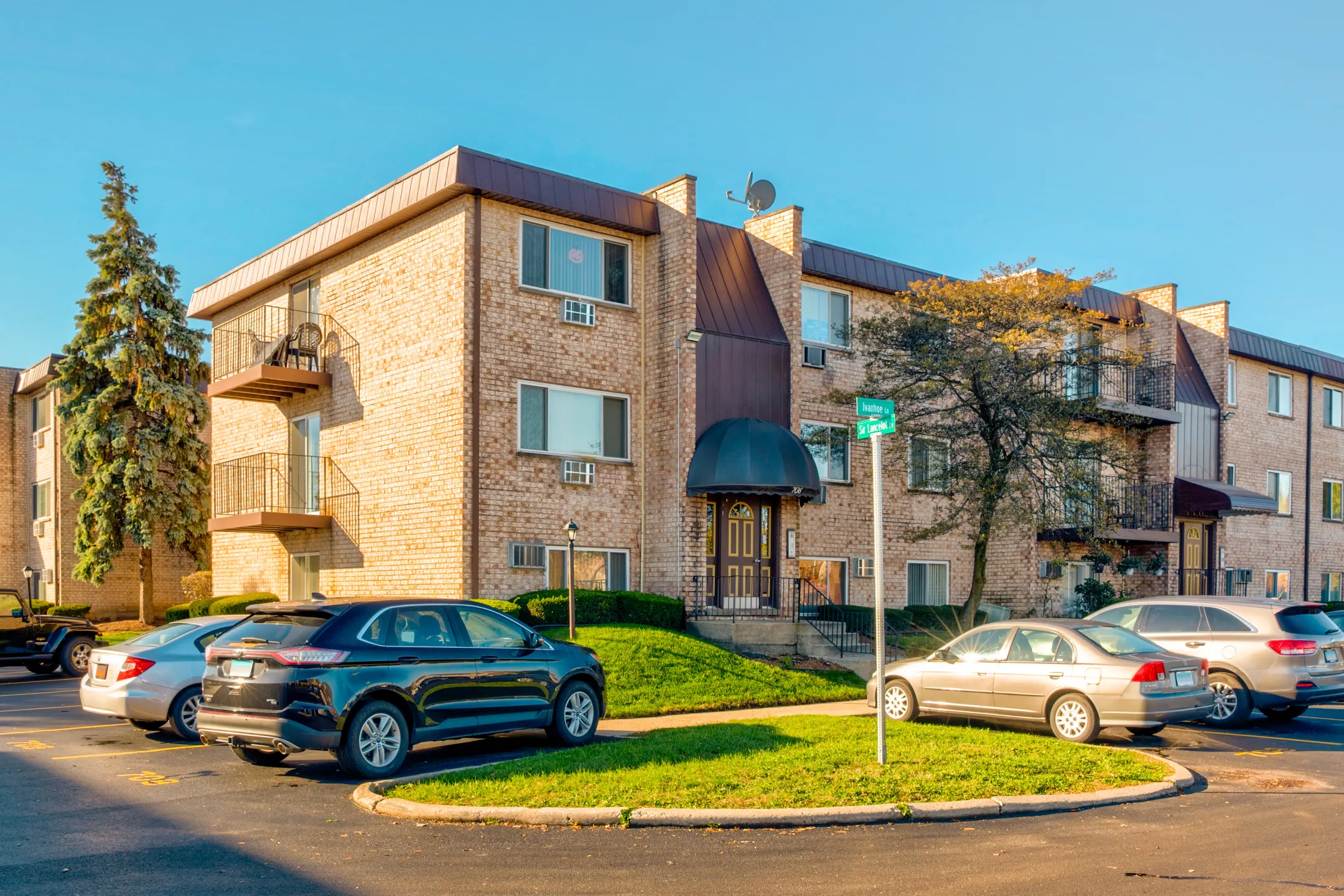 Apartments of Mt. Prospect - 1308 Sir Galahad Ln | Mount Prospect, IL ...