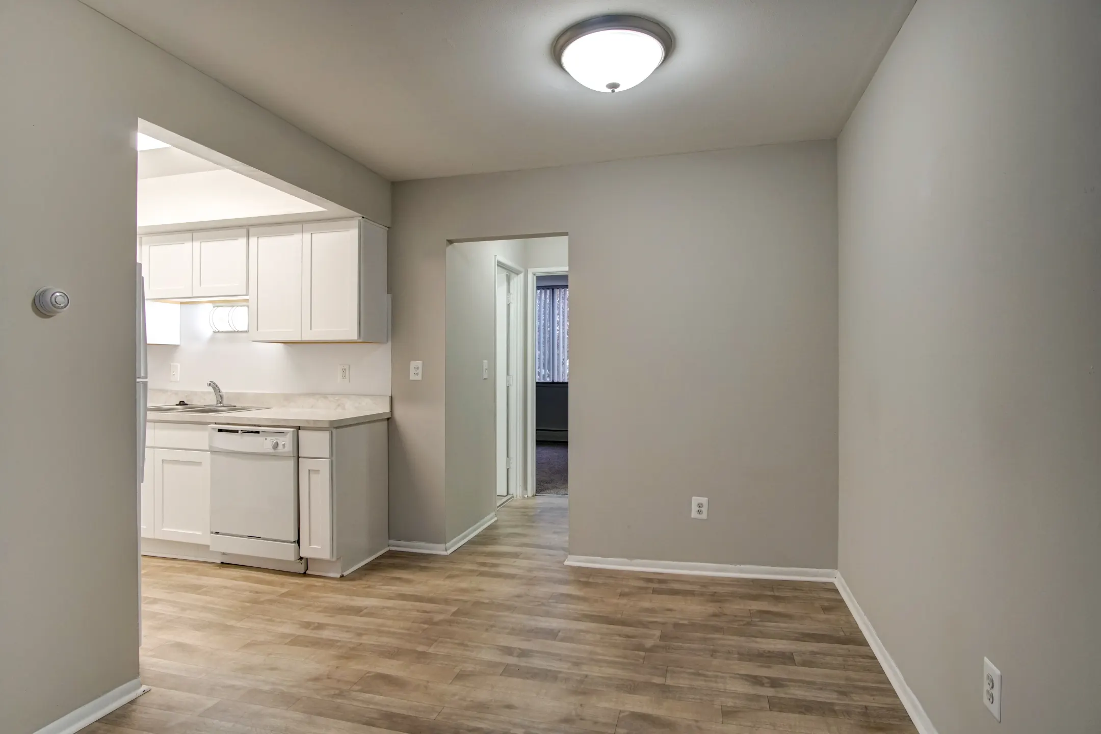 Eton Square Apartments and Townhomes 1997 Villa Rd Birmingham, MI