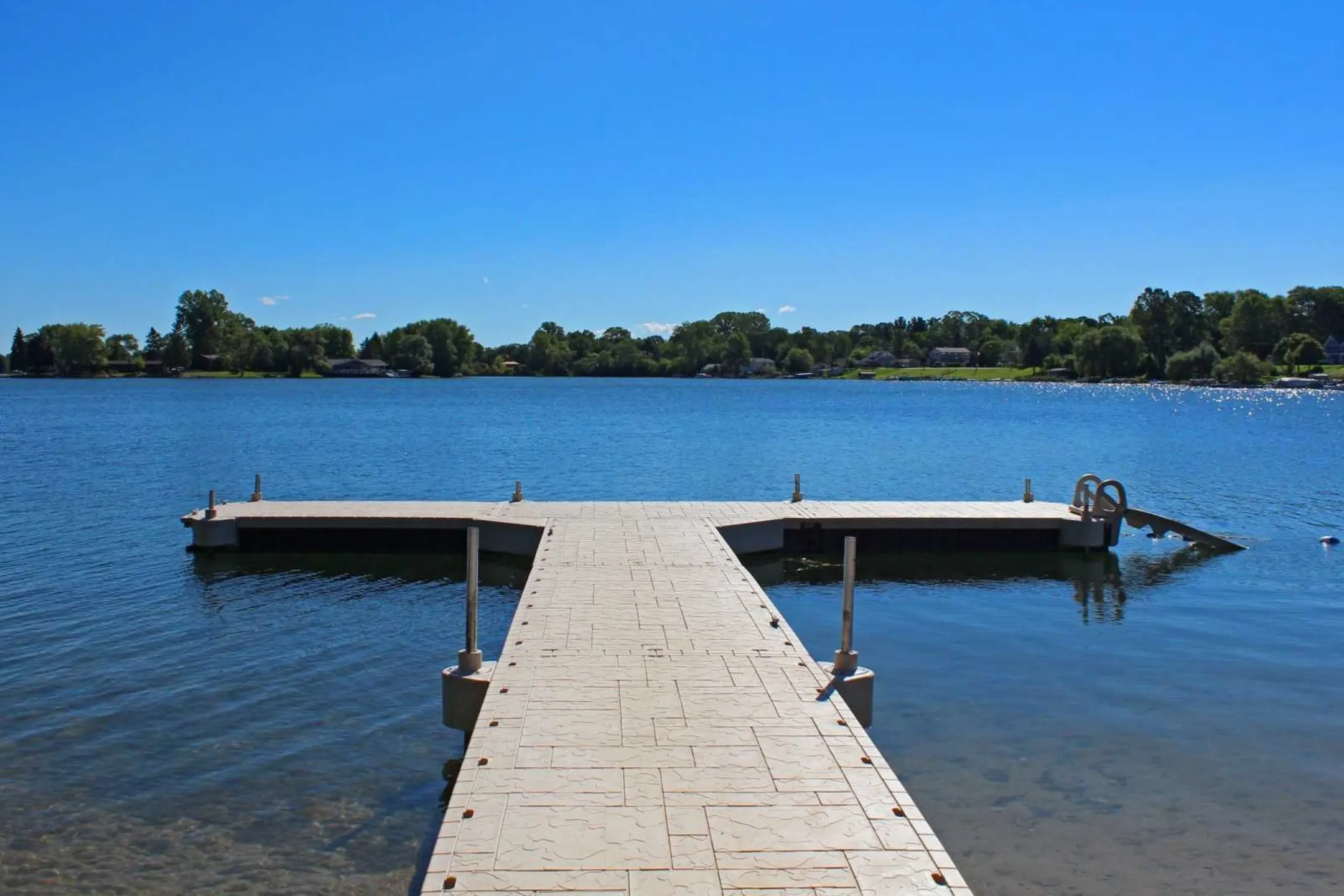 Harbor Cove Apartments and Beach Club - Whitmore Lake, MI