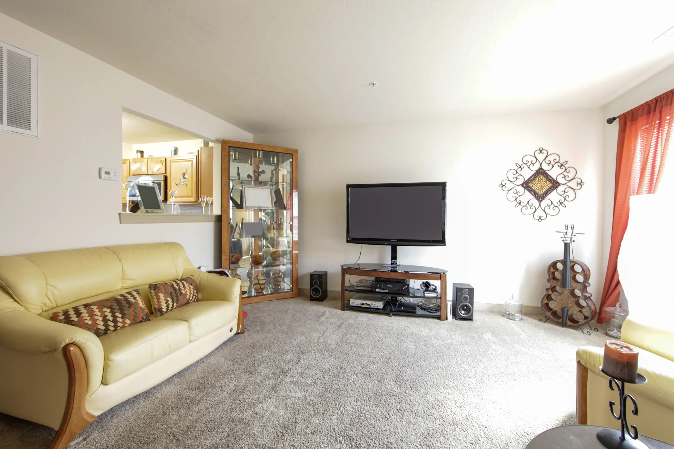 Living Room - Indigo Pointe Townhomes - Red Lion, PA