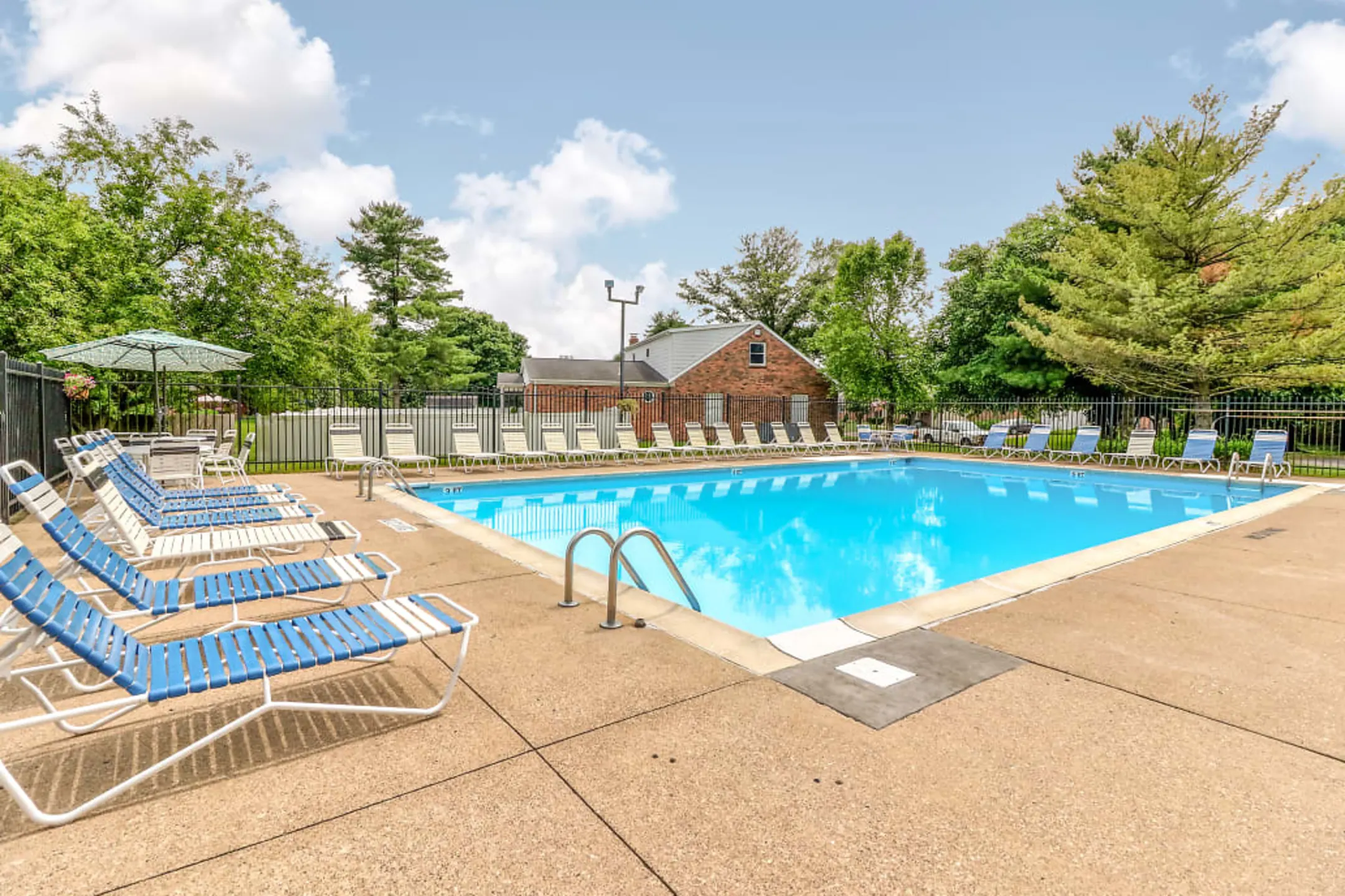 Ashley Pointe Apartments of Evansville Evansville, IN 47715