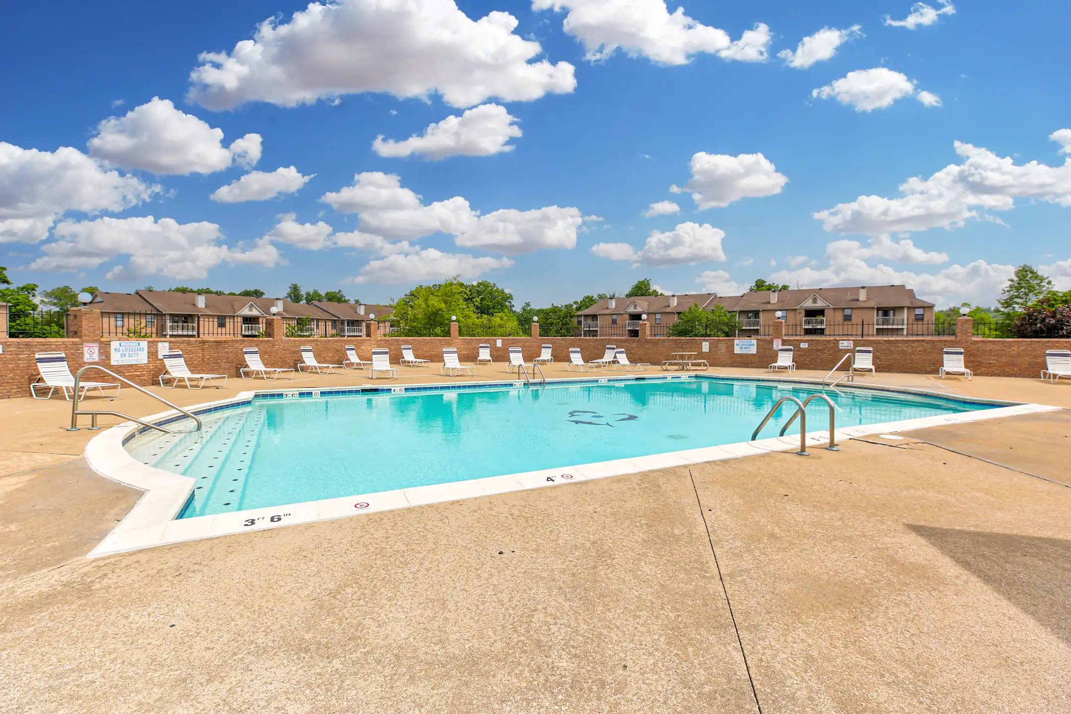 Burlington Oaks Apartments Burlington, KY 41005