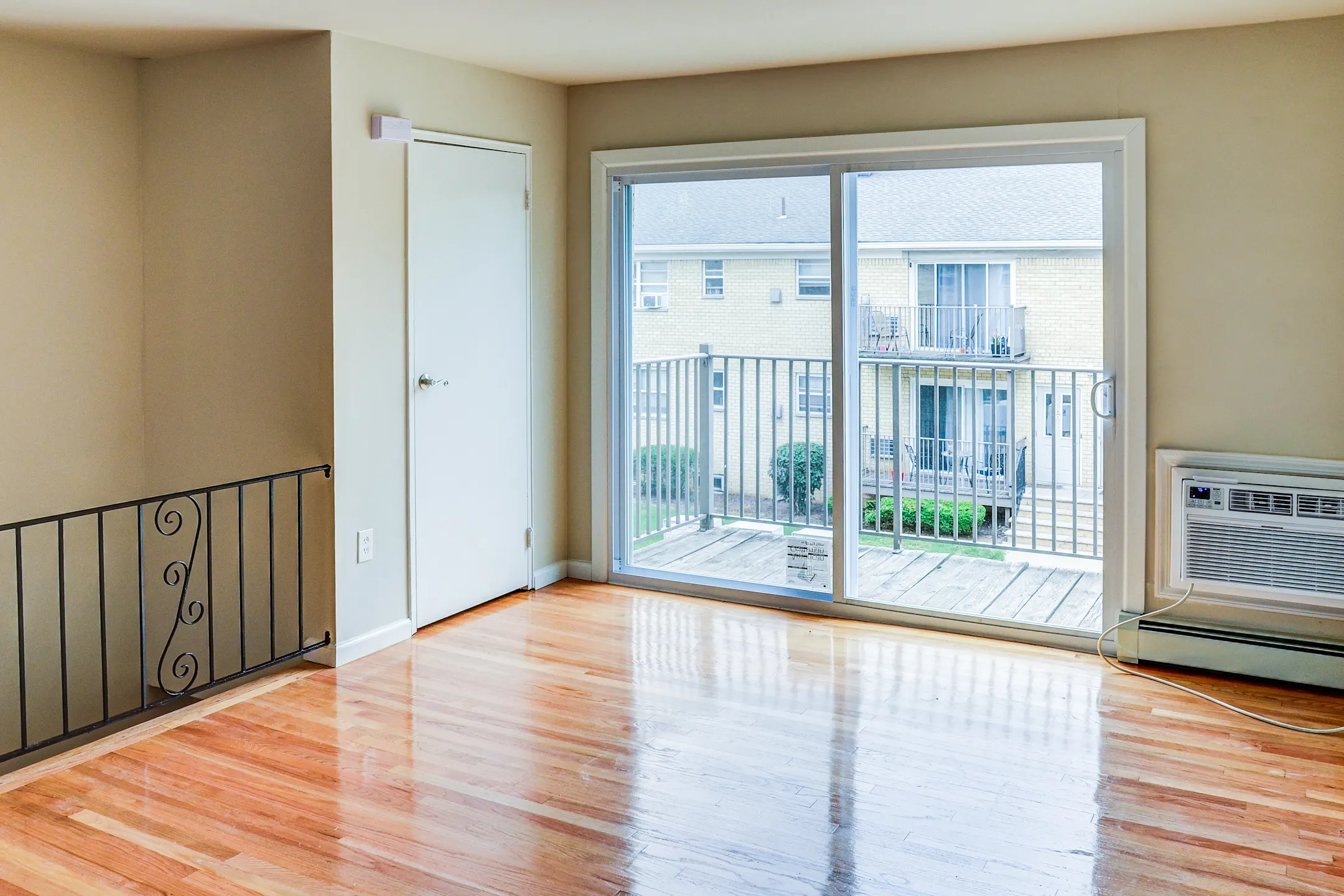 Carteret Gardens 33 Wedgewood Dr Carteret, NJ Apartments for Rent