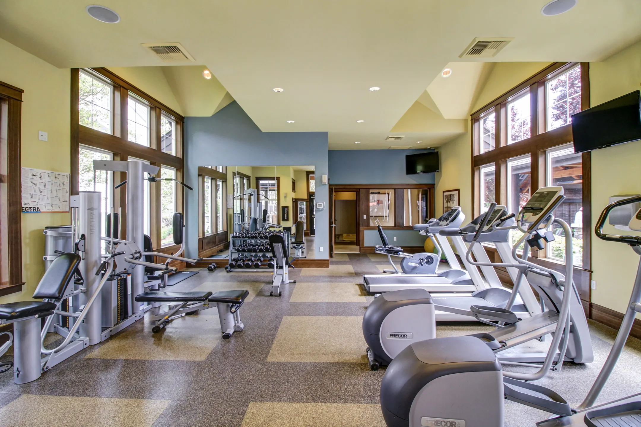 Fitness Weight Room - Echelon Apartments - Lakewood, WA