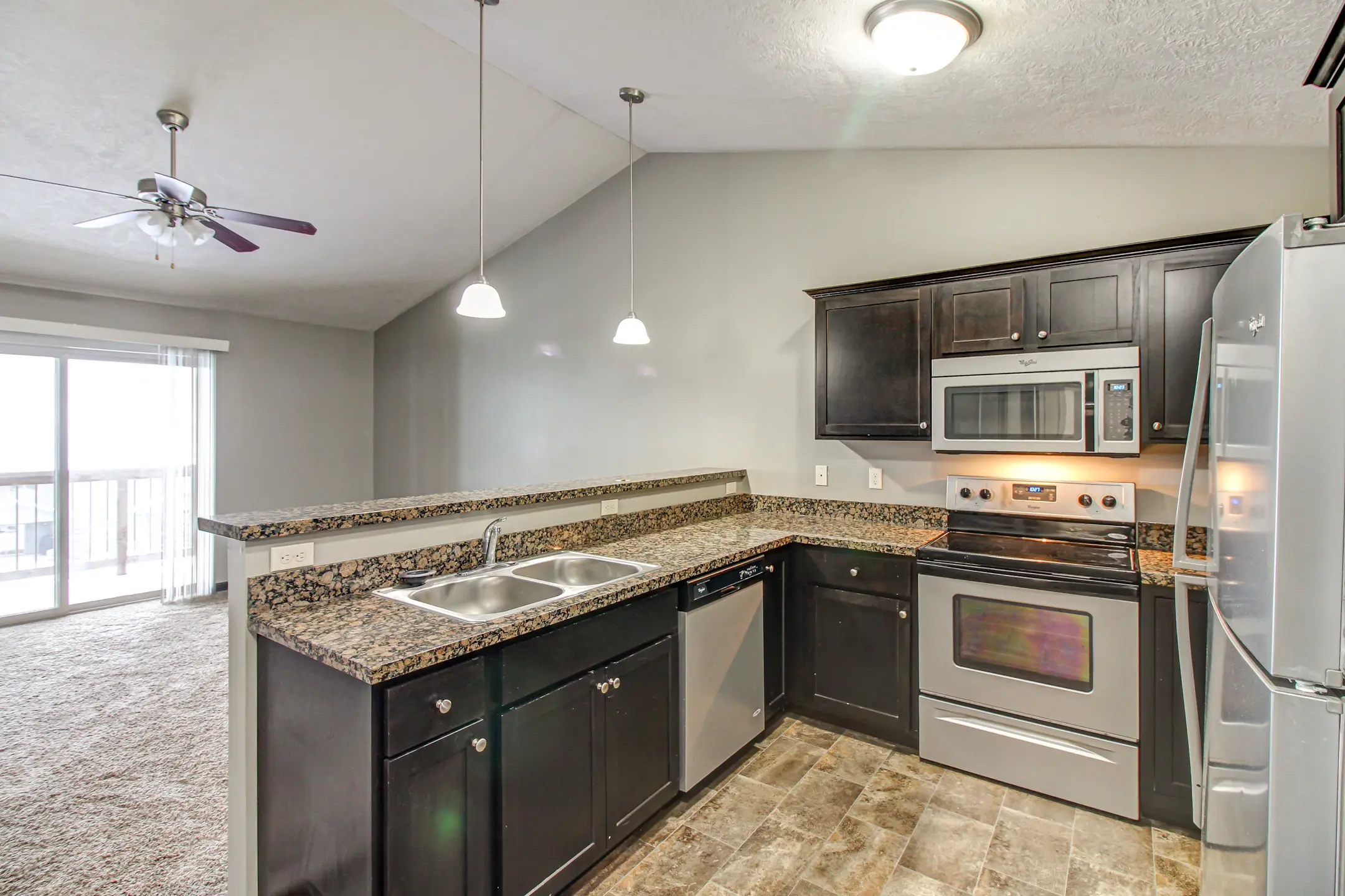 Kitchen - THE VILLAGE AT THREE FOUNTAINS - Sioux Falls, SD