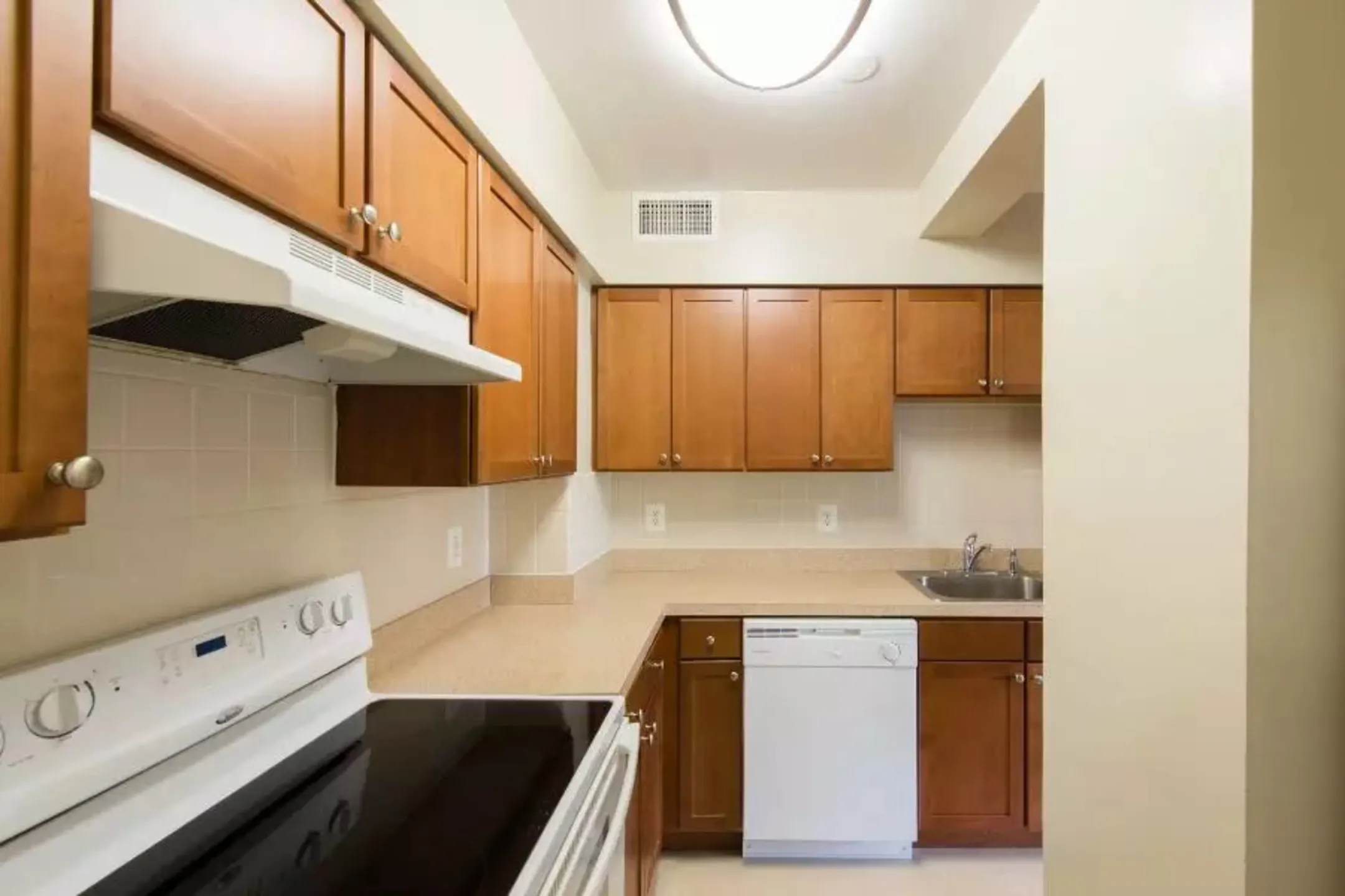 Pooks Hill Tower and Court Apartments Bethesda, MD 20814