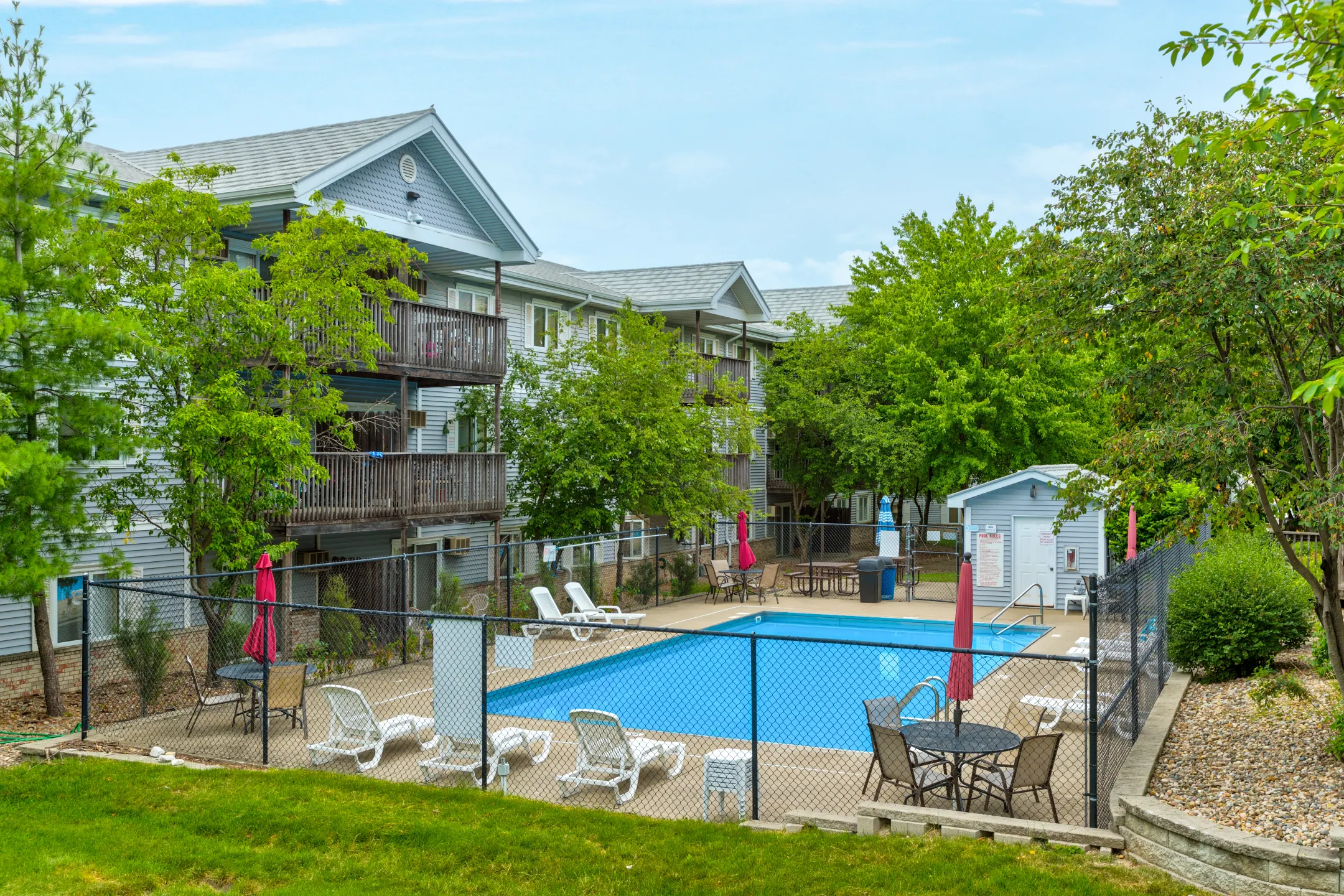 Cross Creek Apartments Urbandale Iowa