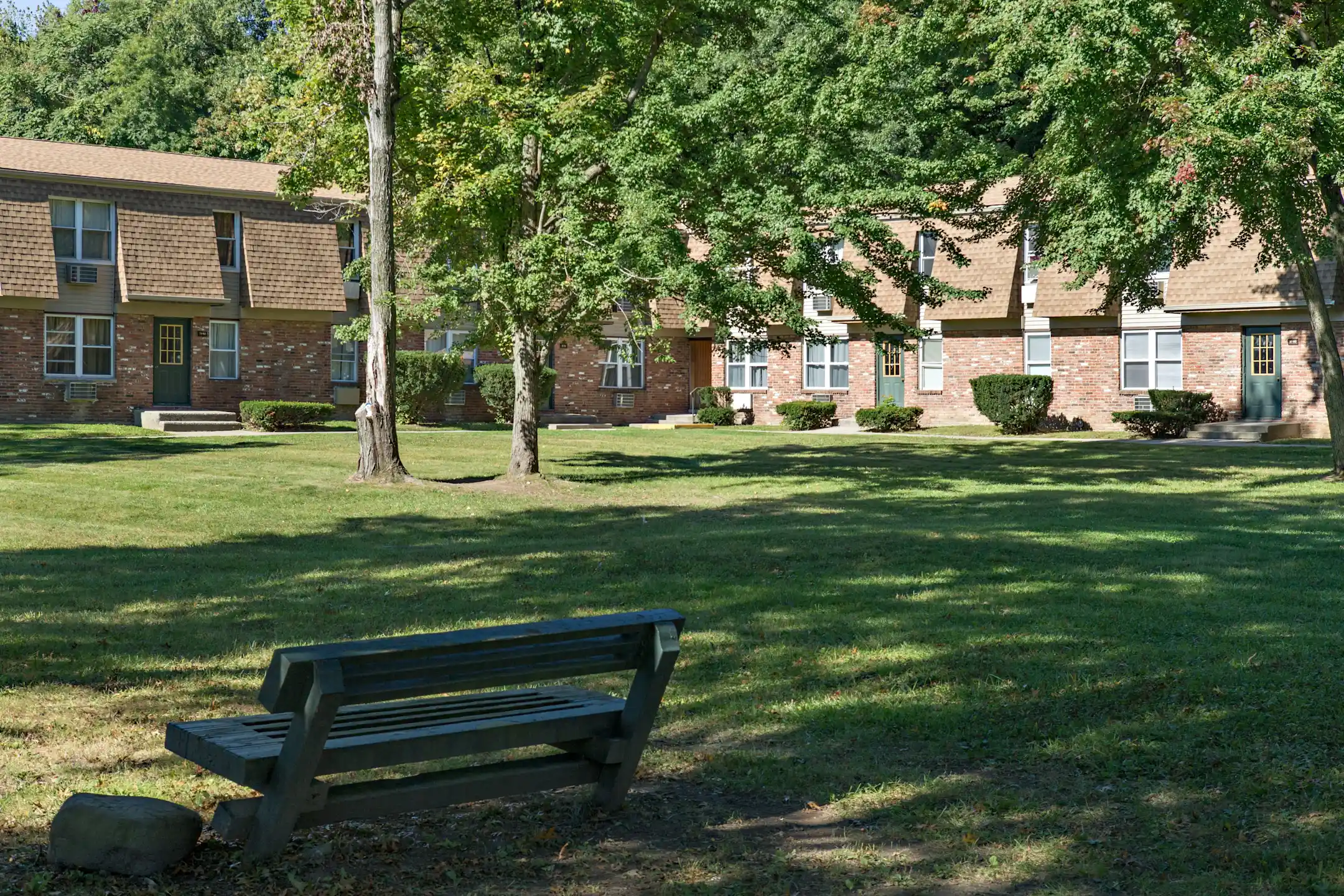 Country Manor Apartments 700 Stratford Ln Middletown, NY Apartments