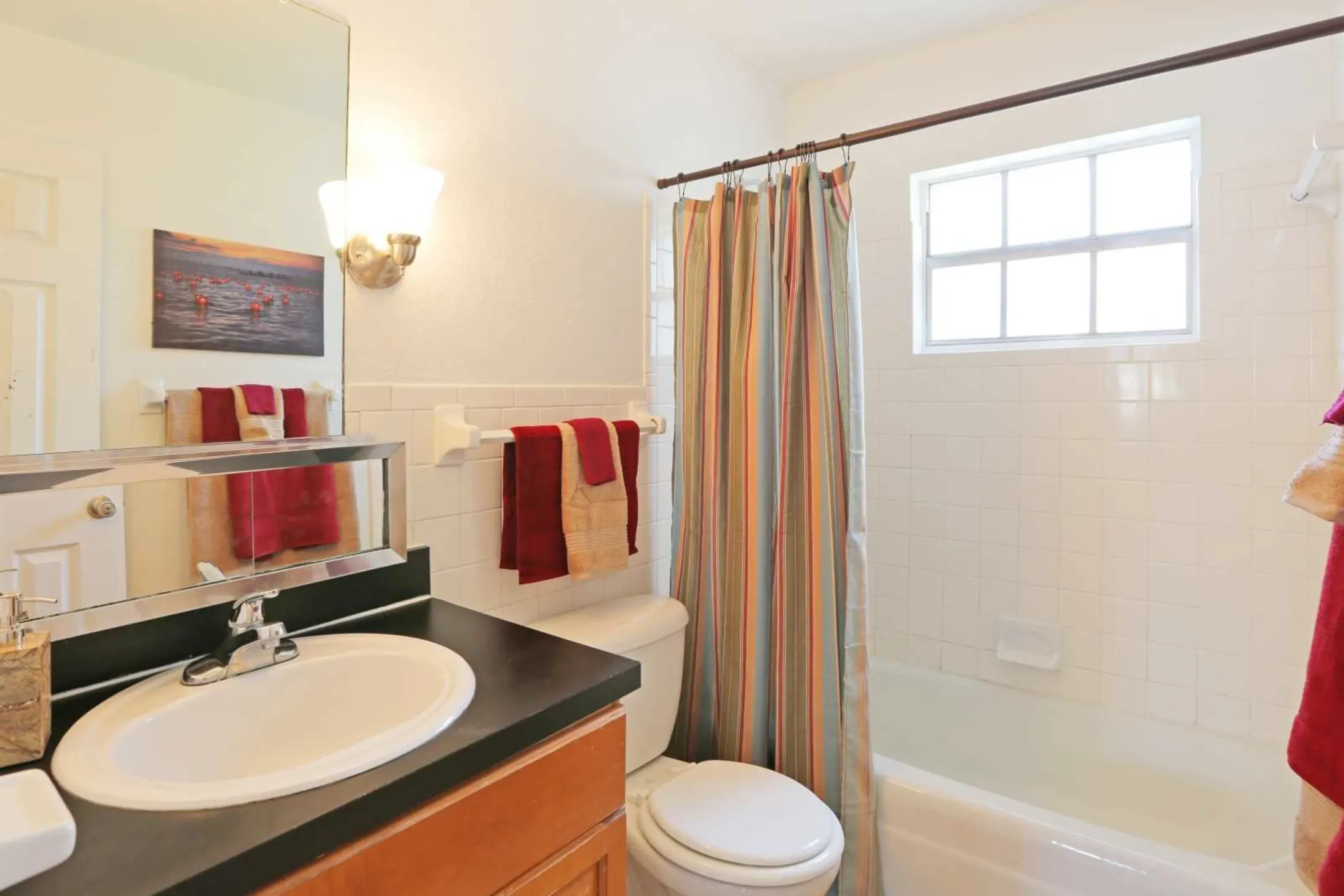 Bathroom - La Aloma Apartments - Winter Park, FL