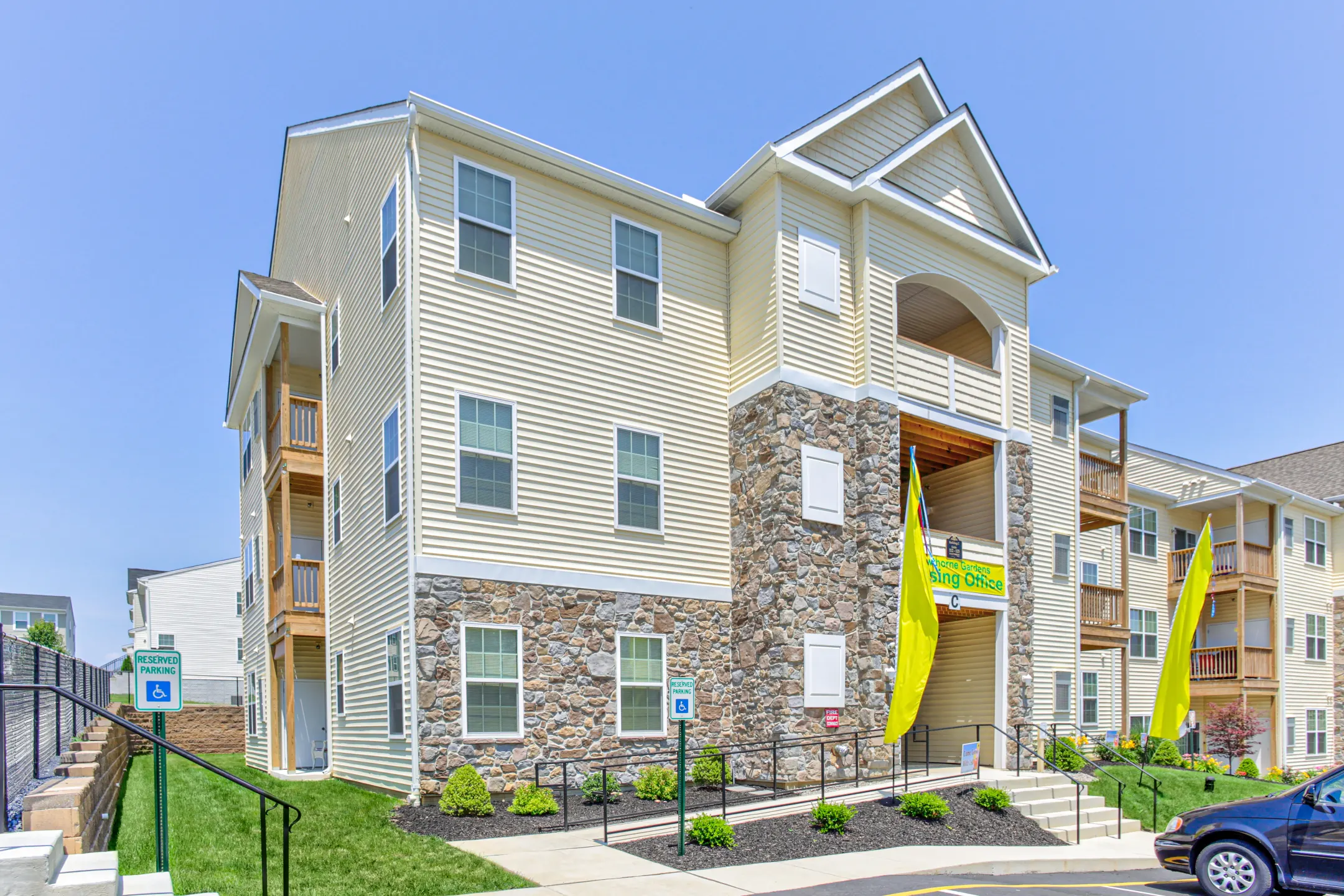 Hawthorne Gardens Apartments - Lancaster, PA 17603