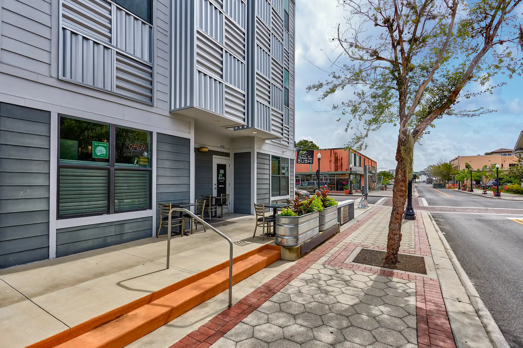 Apartments 33801