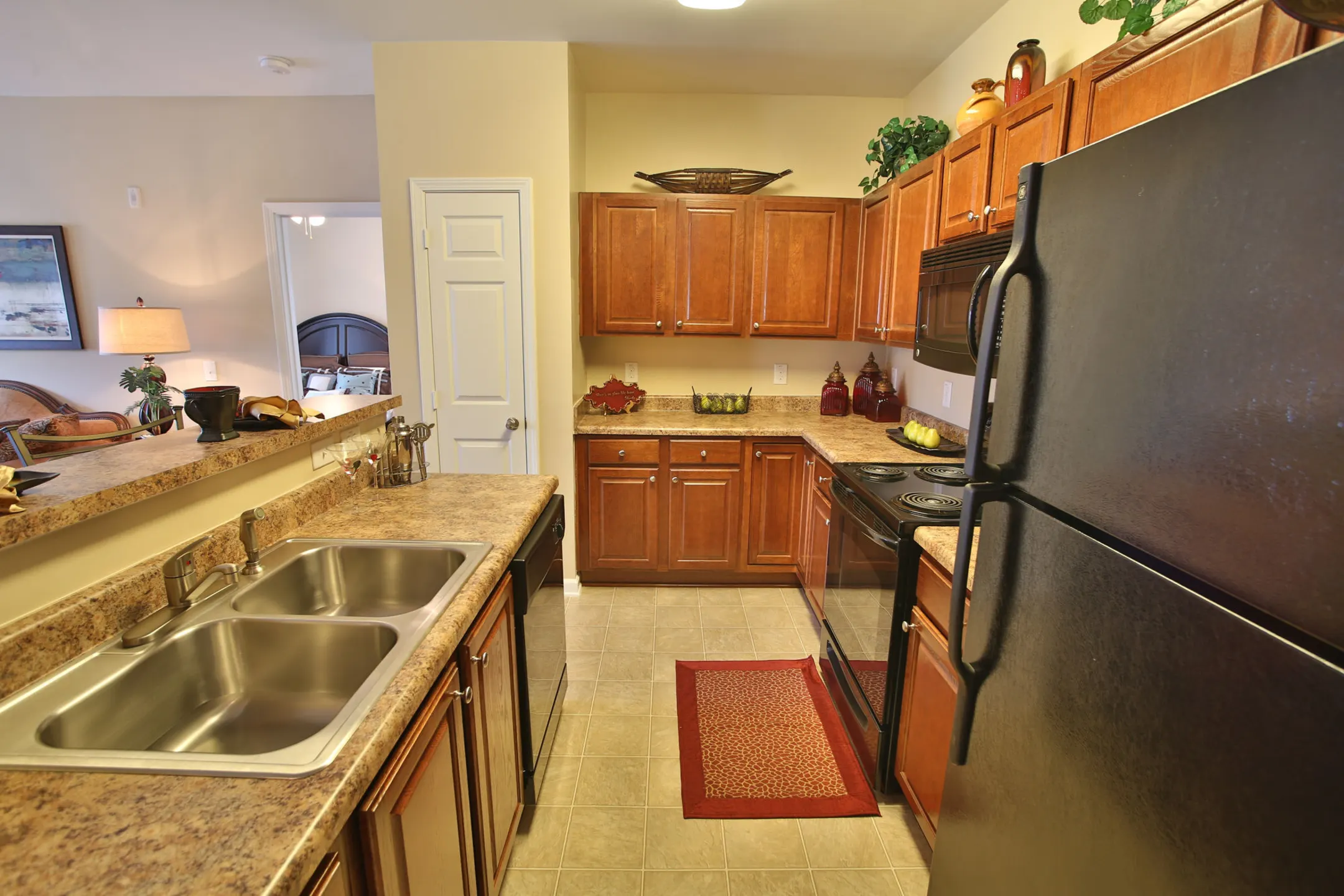 Kitchen - The Heights at McArthur Park - Fayetteville, NC
