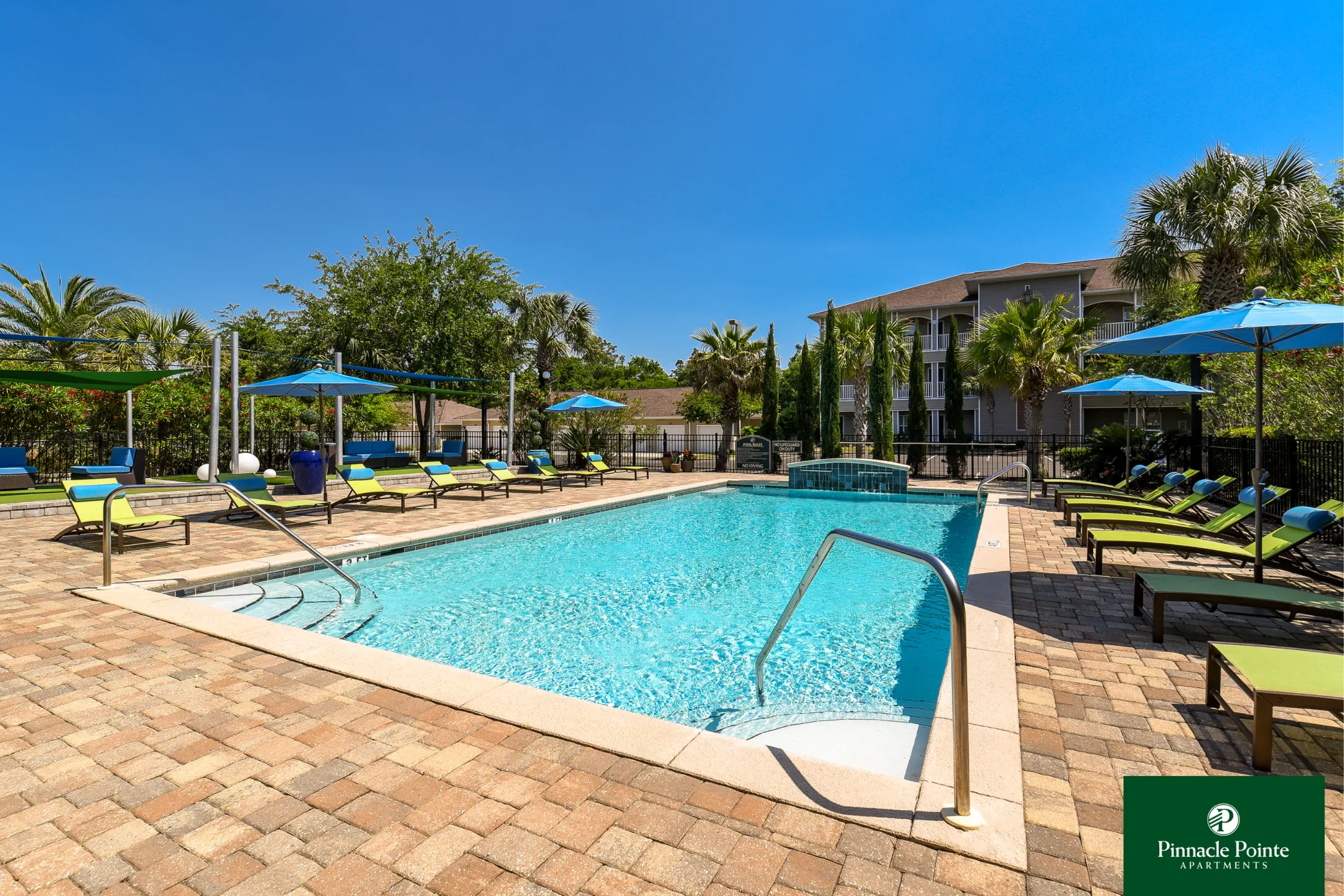 Pool - Pinnacle Pointe Apartments - Crestview, FL