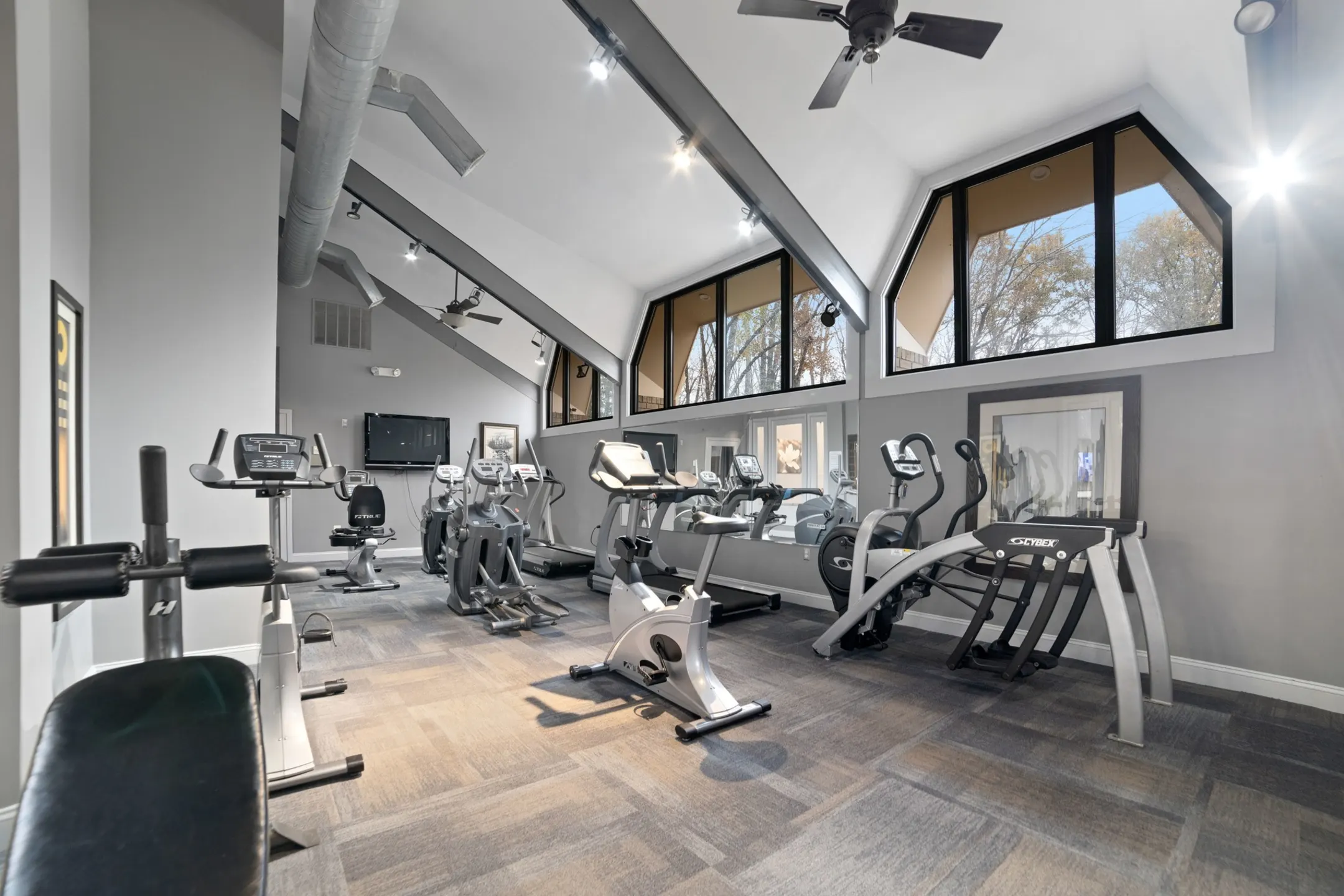 Hidden Lake Town And Country Apartments 1 Lincoln Pl North