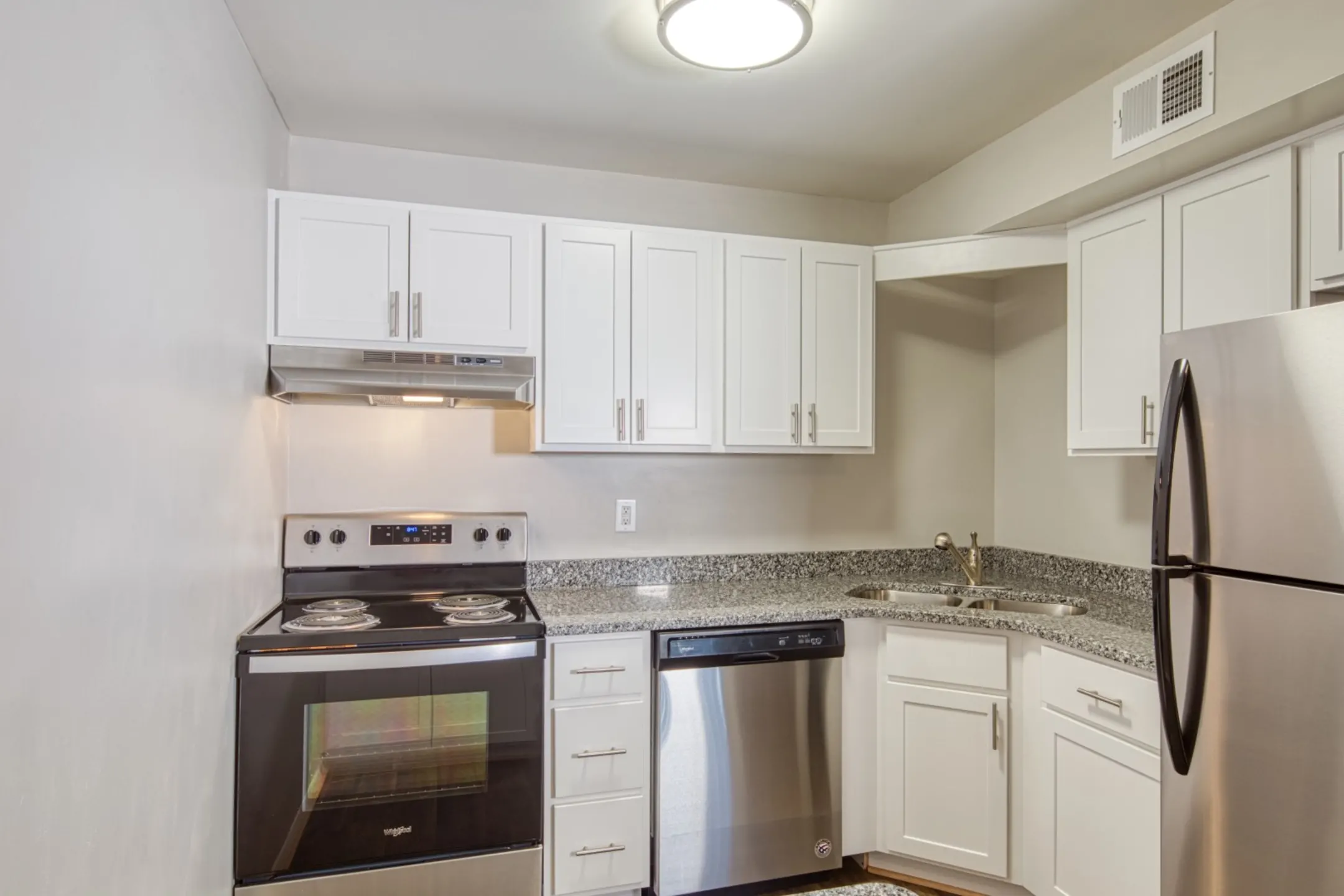 Kitchen - Aria Apartment Homes - Virginia Beach, VA