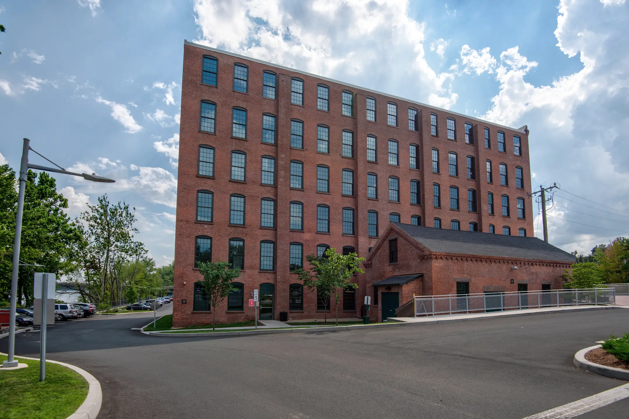 Montgomery Mill Apartments Windsor Locks, CT 06096