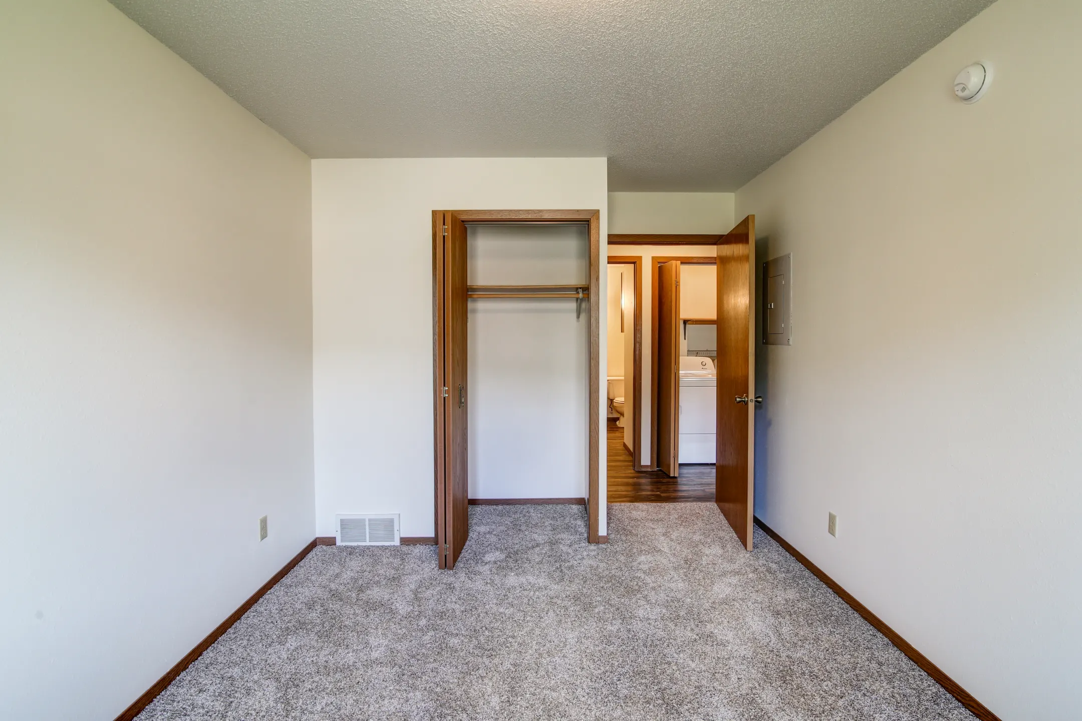 Bedroom - M&I Apartments - Aberdeen, SD
