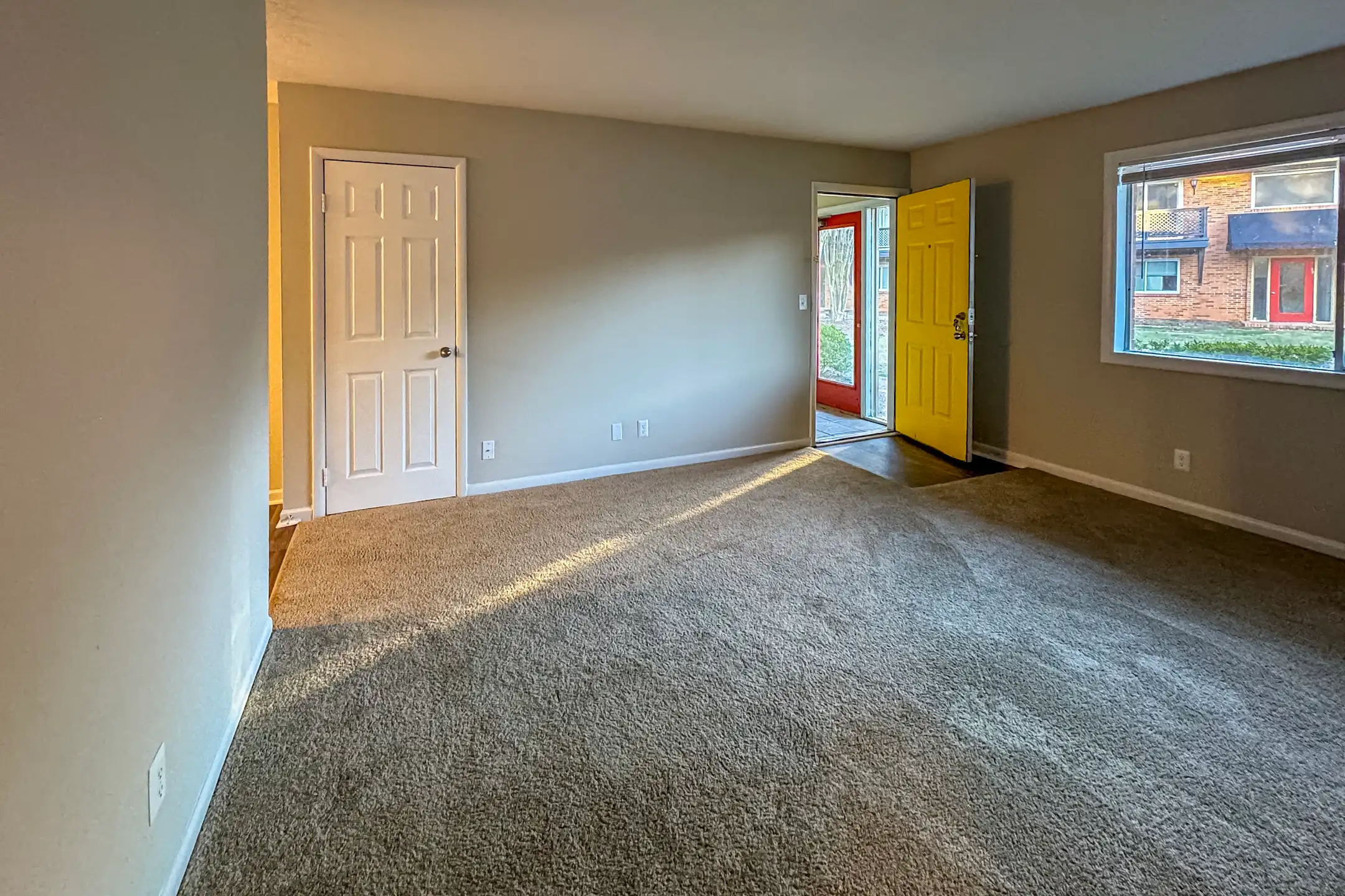 Living Room - Gardenbrook Apartments - Columbus, GA