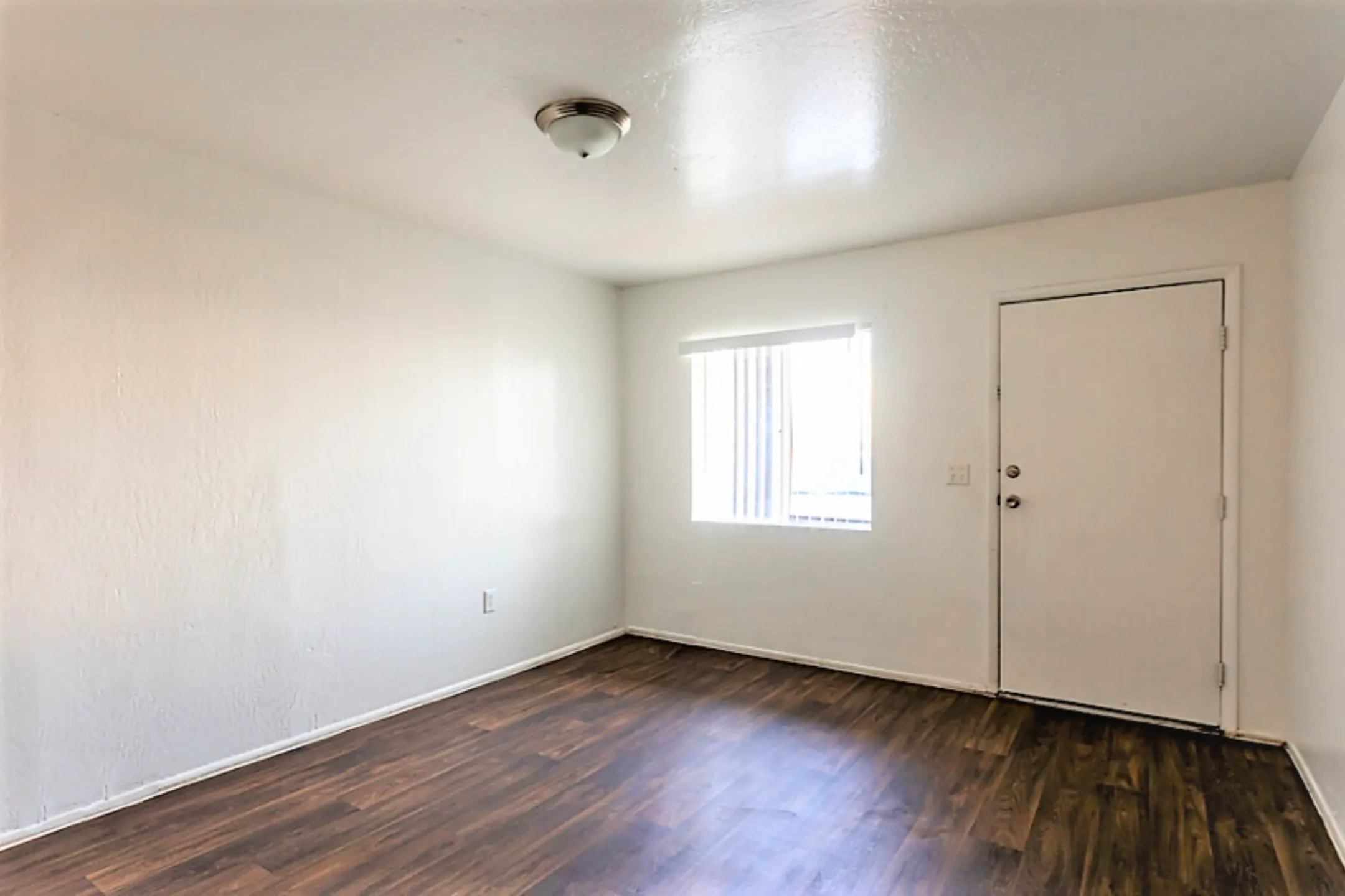 Carole Arms Apartments - 2535 W Coolidge St | Phoenix, AZ for Rent | Rent.