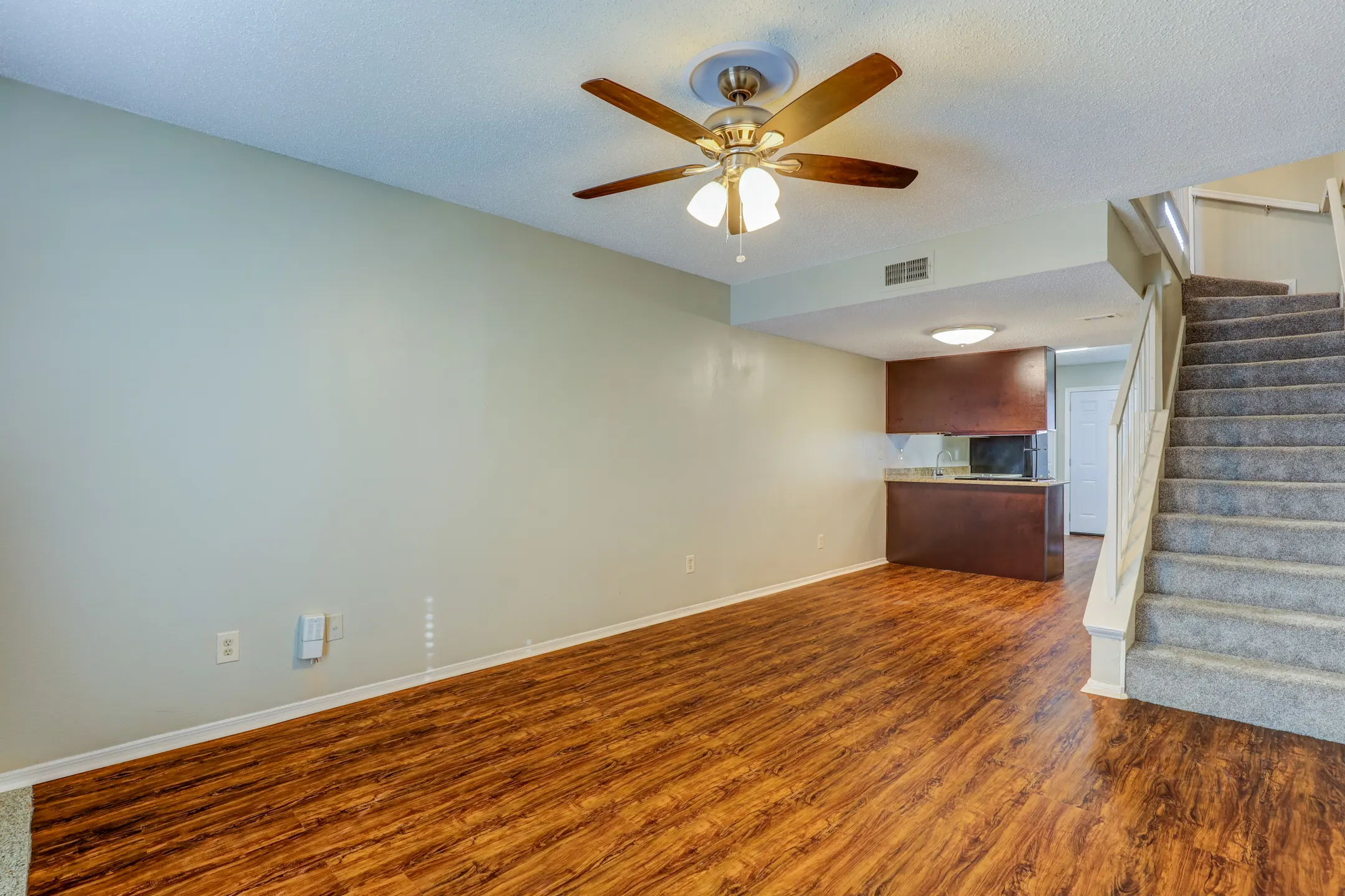 Parkwood Plaza Townhomes Duncanville, TX 75116