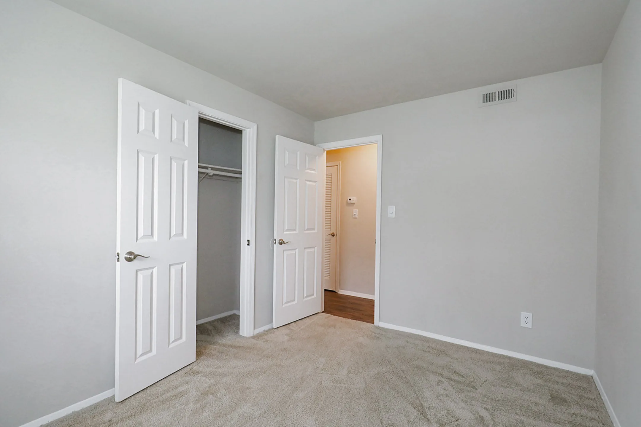 Kingsbridge Apartments - 13 Johnstown Cres | Chesapeake, VA Apartments ...