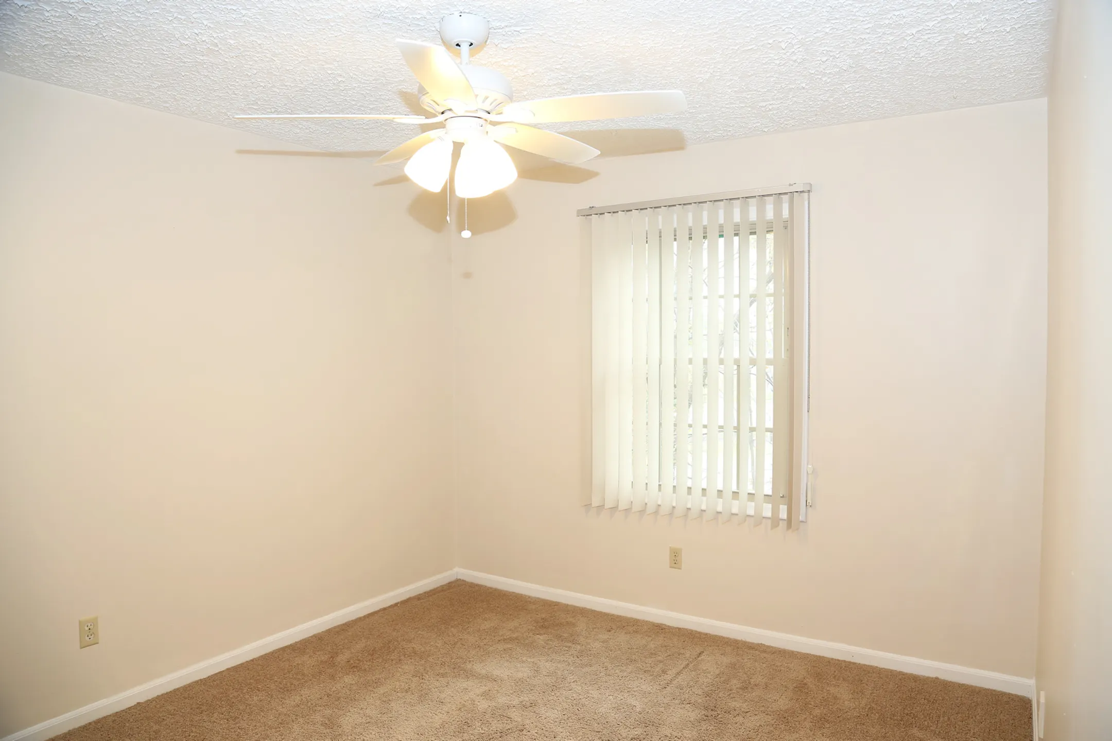 Cambria Heights Apartments & Townhomes Apartments East Lansing, MI 48823