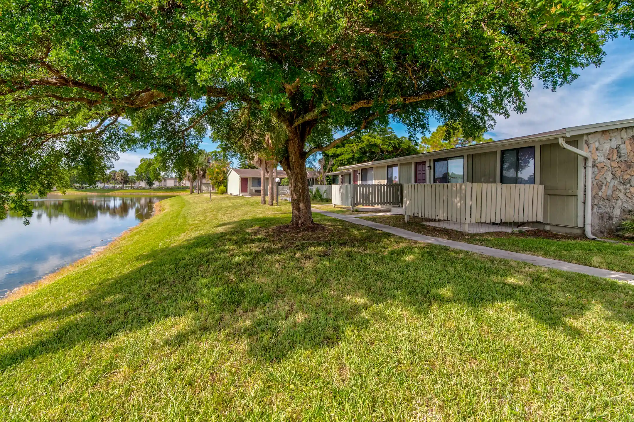 Oakland Hills Villas On The Lake 5501 SW 11th St Margate, FL