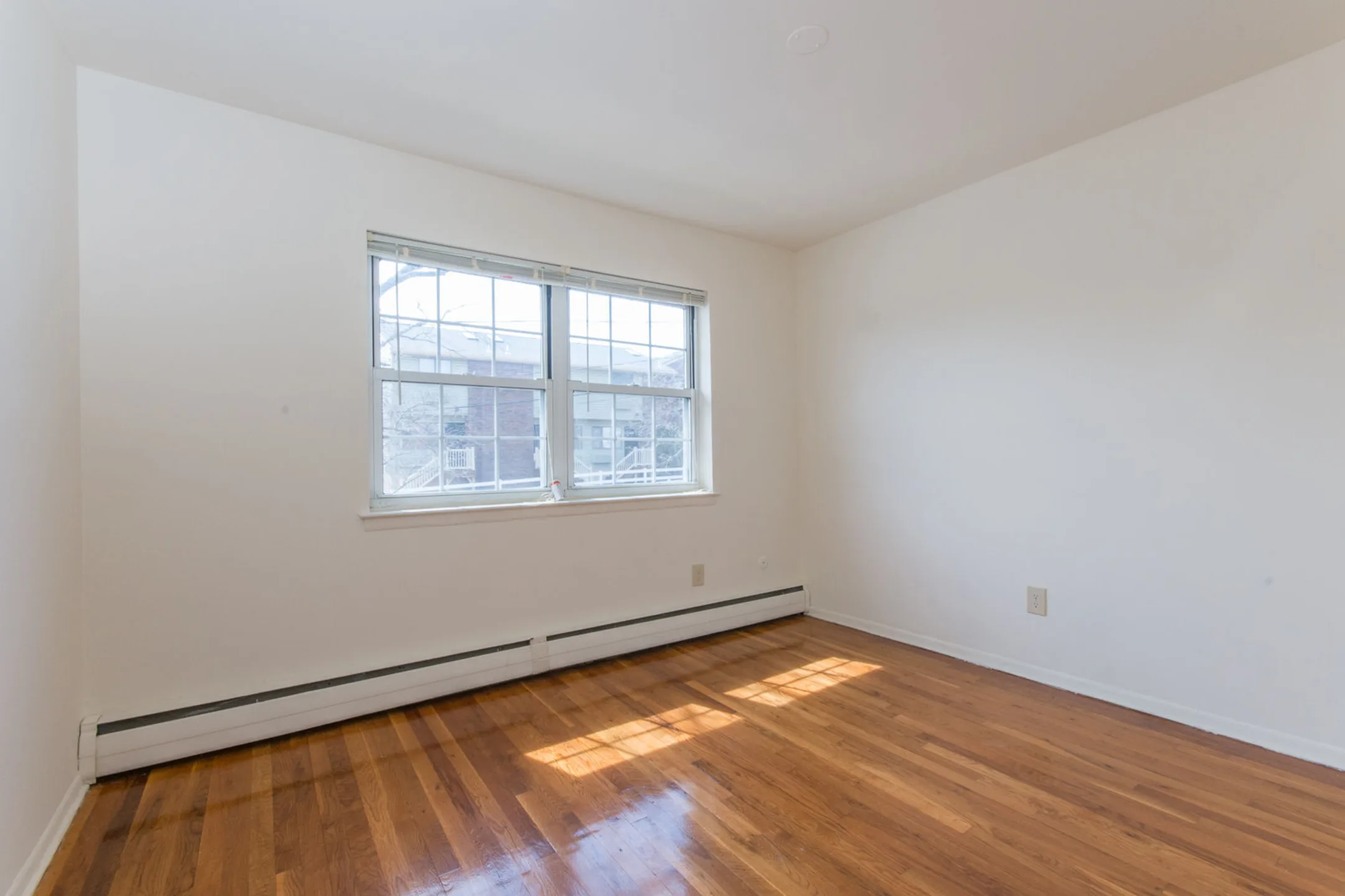 Oak Terrace - 7 S Lake Dr | Hackensack, NJ Apartments for Rent | Rent.