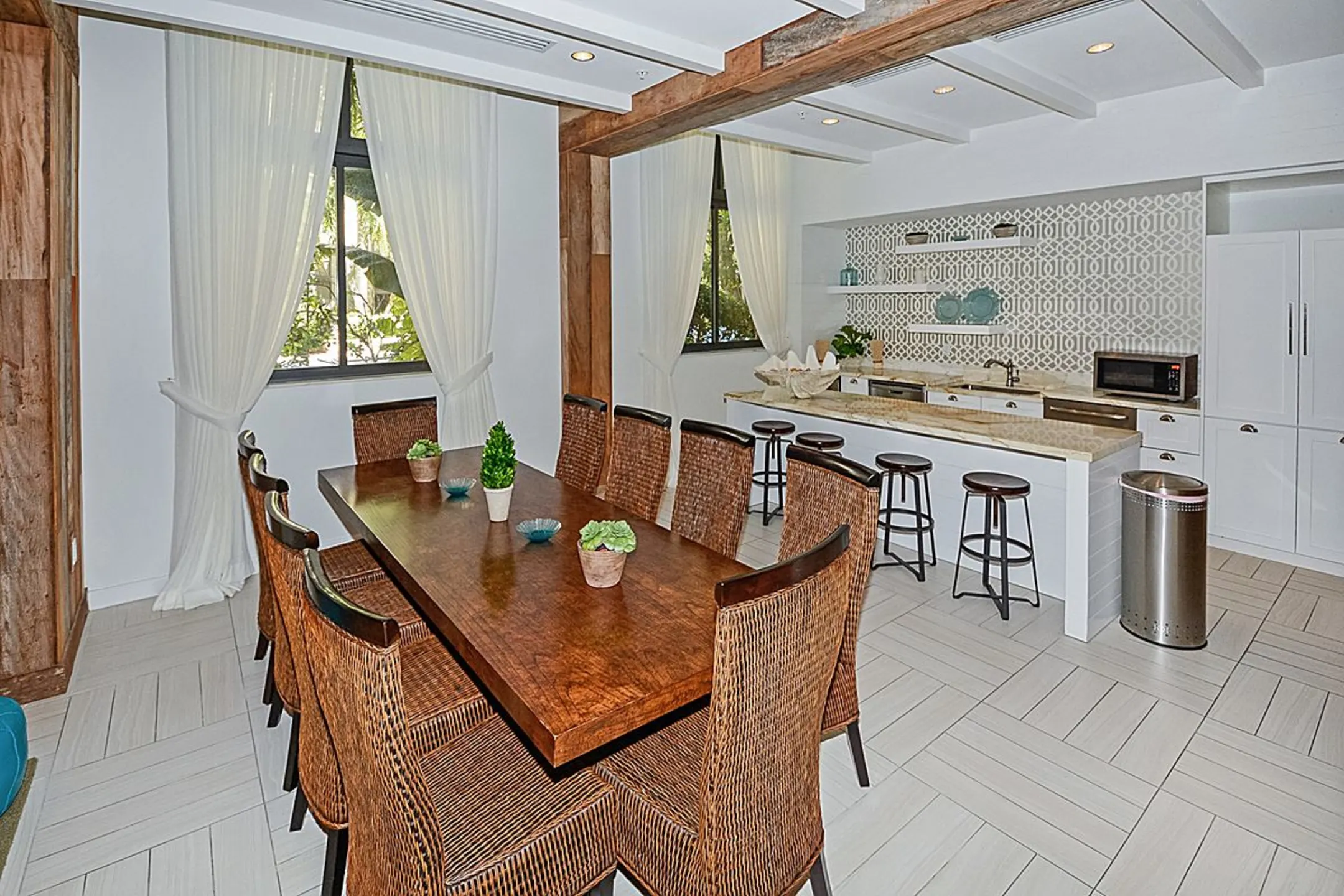 Dining Room - The Manor At Flagler Village - Fort Lauderdale, FL