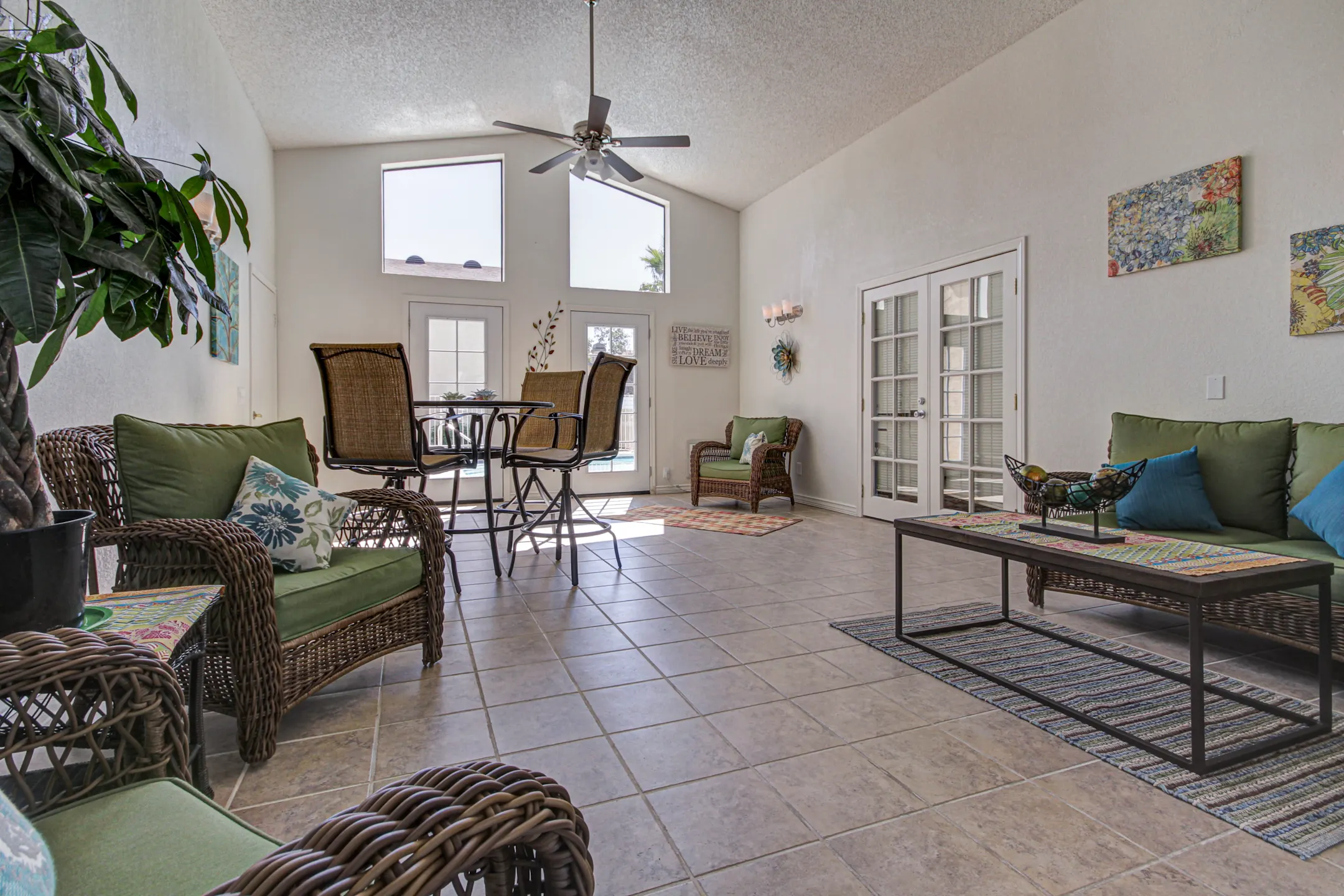 Fallbrook Hills 744 W Fallbrook St Fallbrook, CA Apartments for