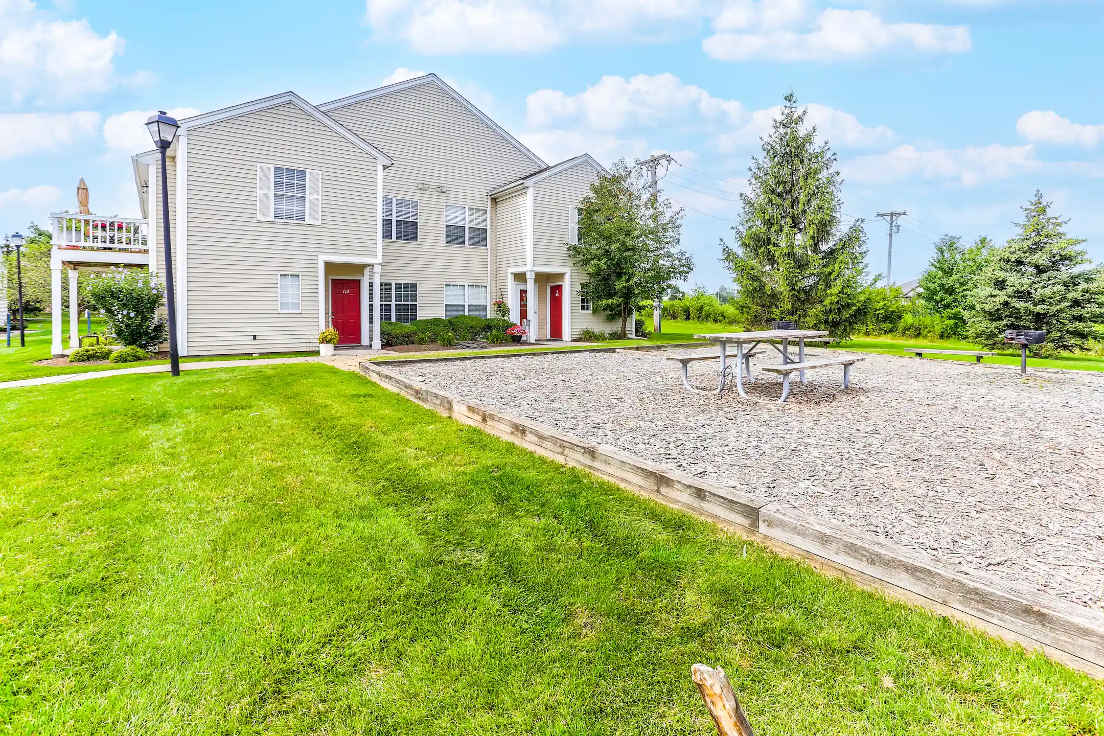 Larkin Creek Apts