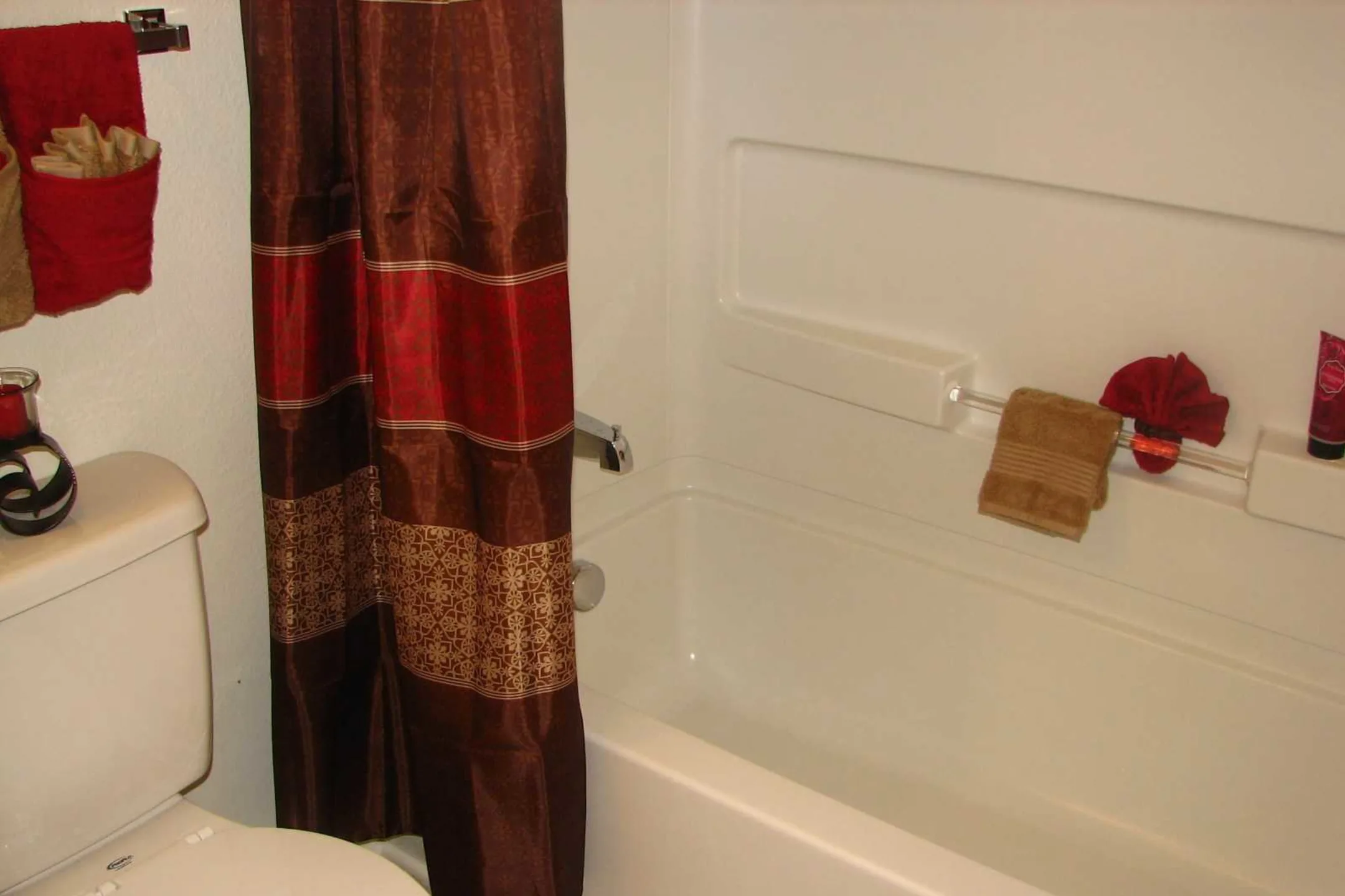 Bathroom - Oakhill Apartments - Davidson, NC