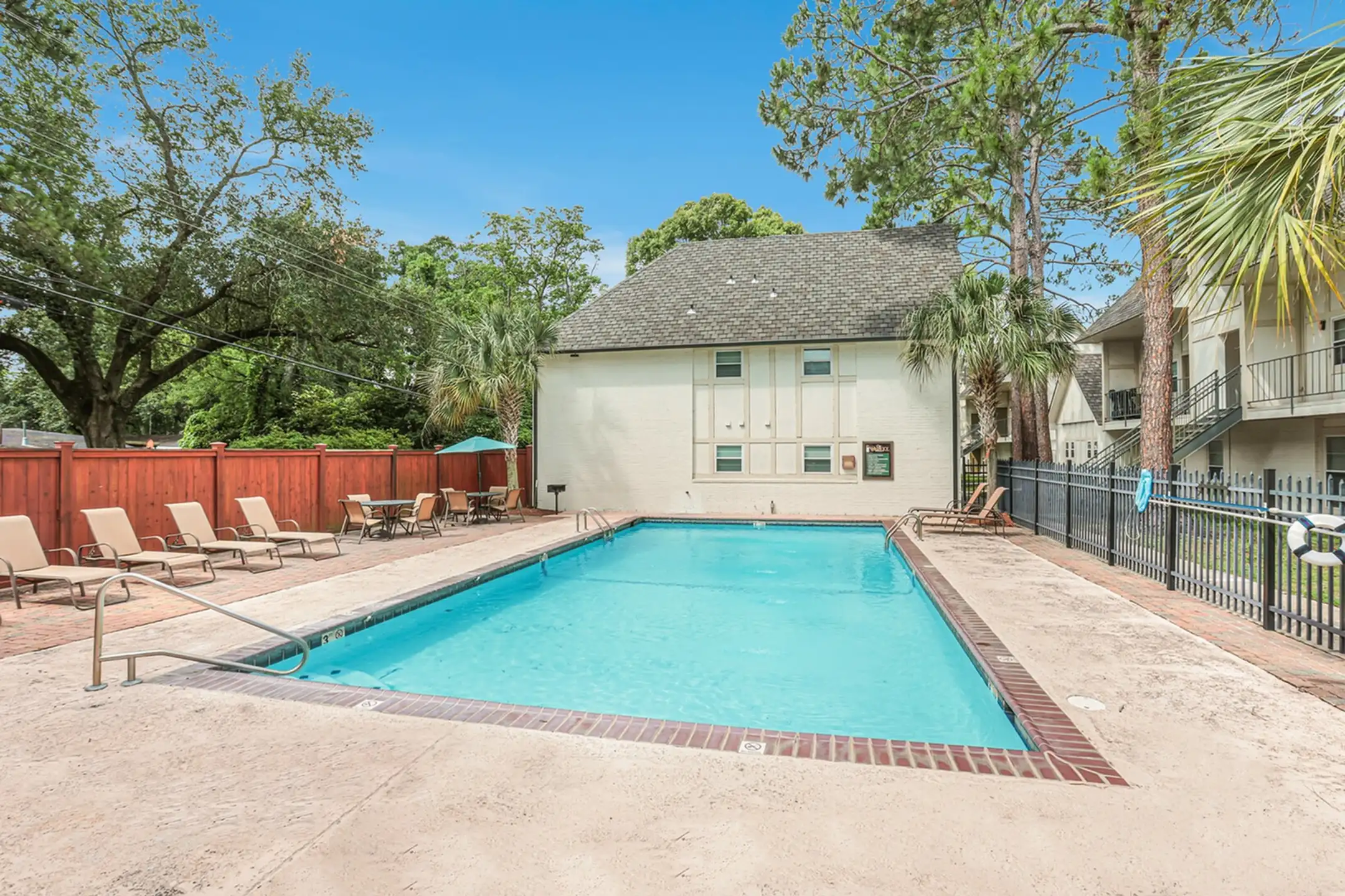 The Warwick Apartments Baton Rouge, LA 70809