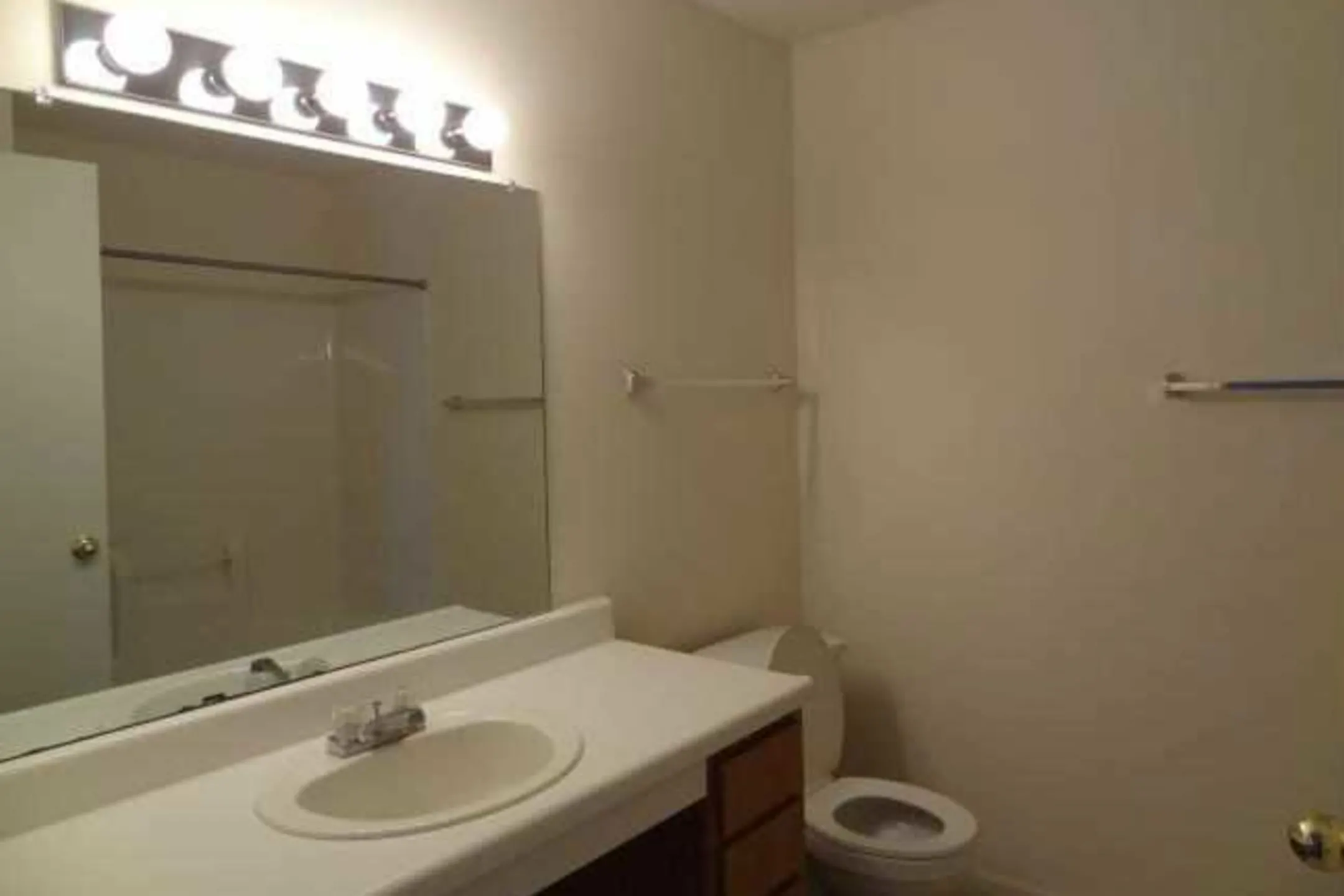 Bathroom - Harrison Apartments of Terre Haute - Terre Haute, IN
