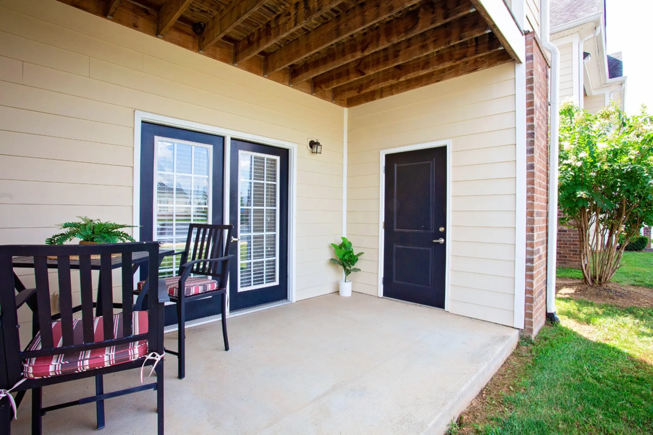 Patio / Deck - Cumberland Trace Village Apartments - Bowling Green, KY