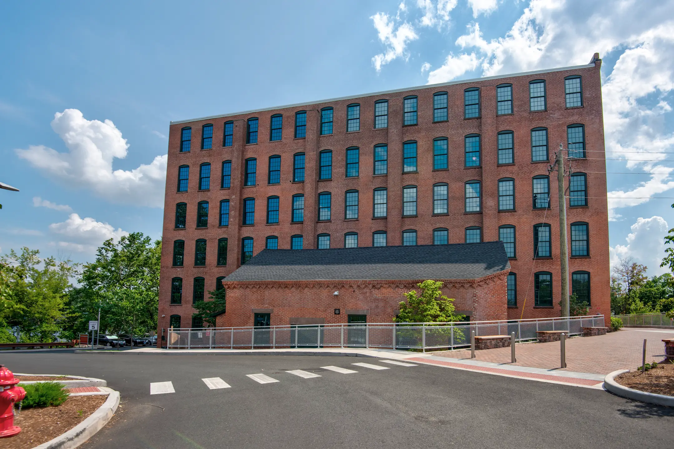 Montgomery Mill Apartments Windsor Locks, CT 06096