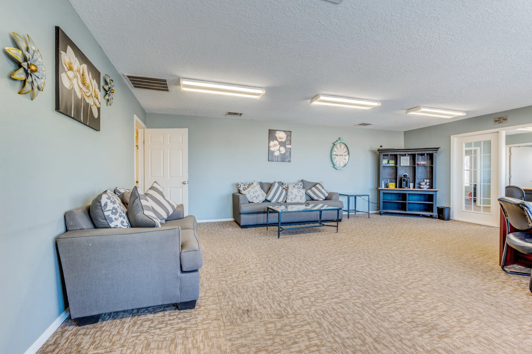 Living Room - Crescent Ridge Apartments - Albuquerque, NM