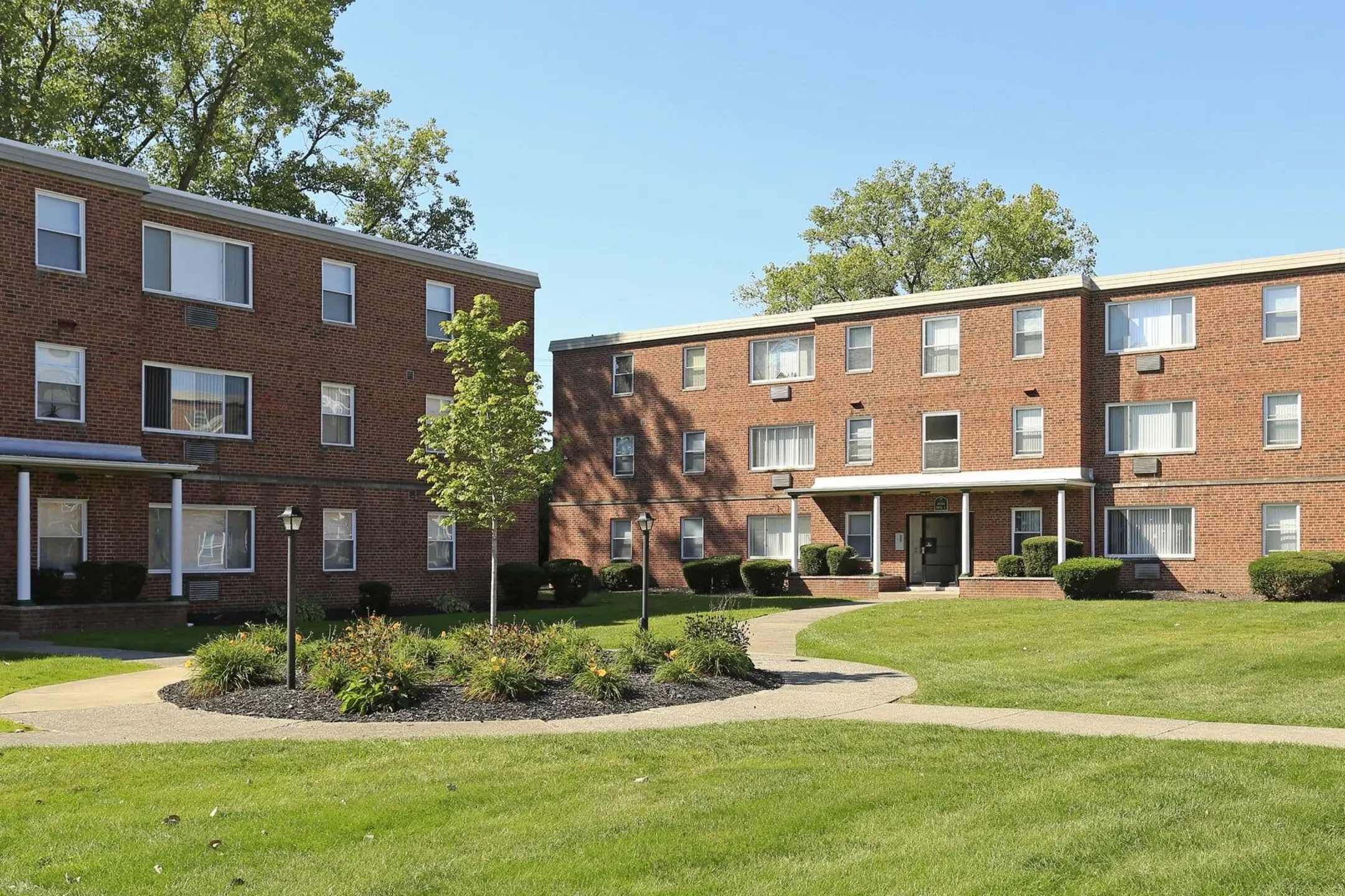 Ellacott Parkway Apartments - 21170 Ellacott Pkwy | Cleveland, OH ...