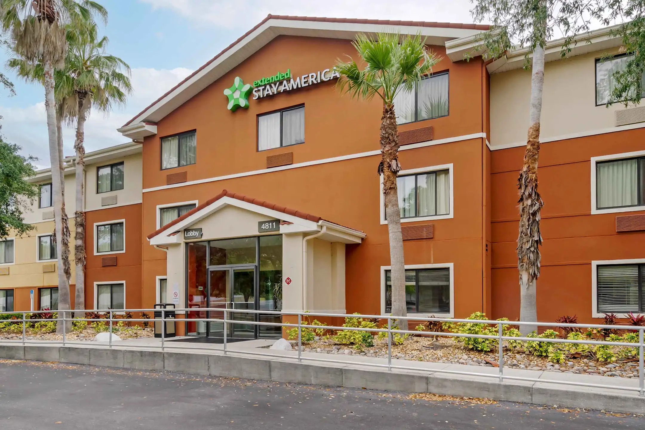 Furnished Studio Tampa Airport Memorial Hwy. 4811 Memorial