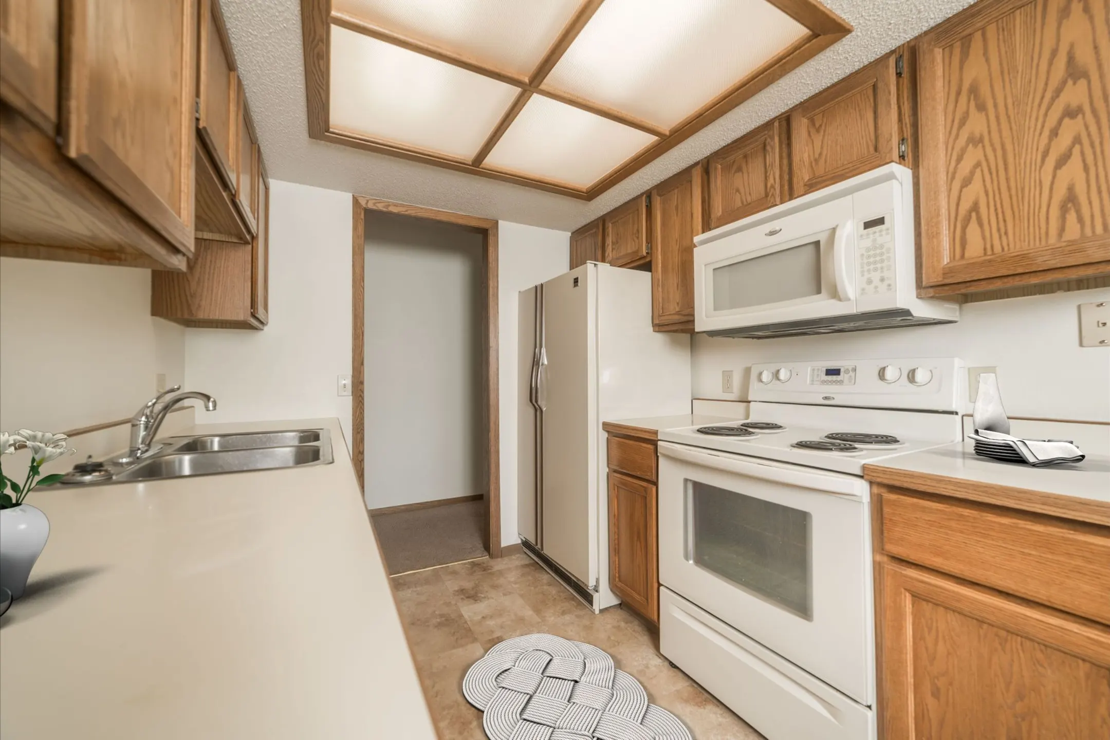 Kitchen - The Concorde Apartments - Sioux Falls, SD