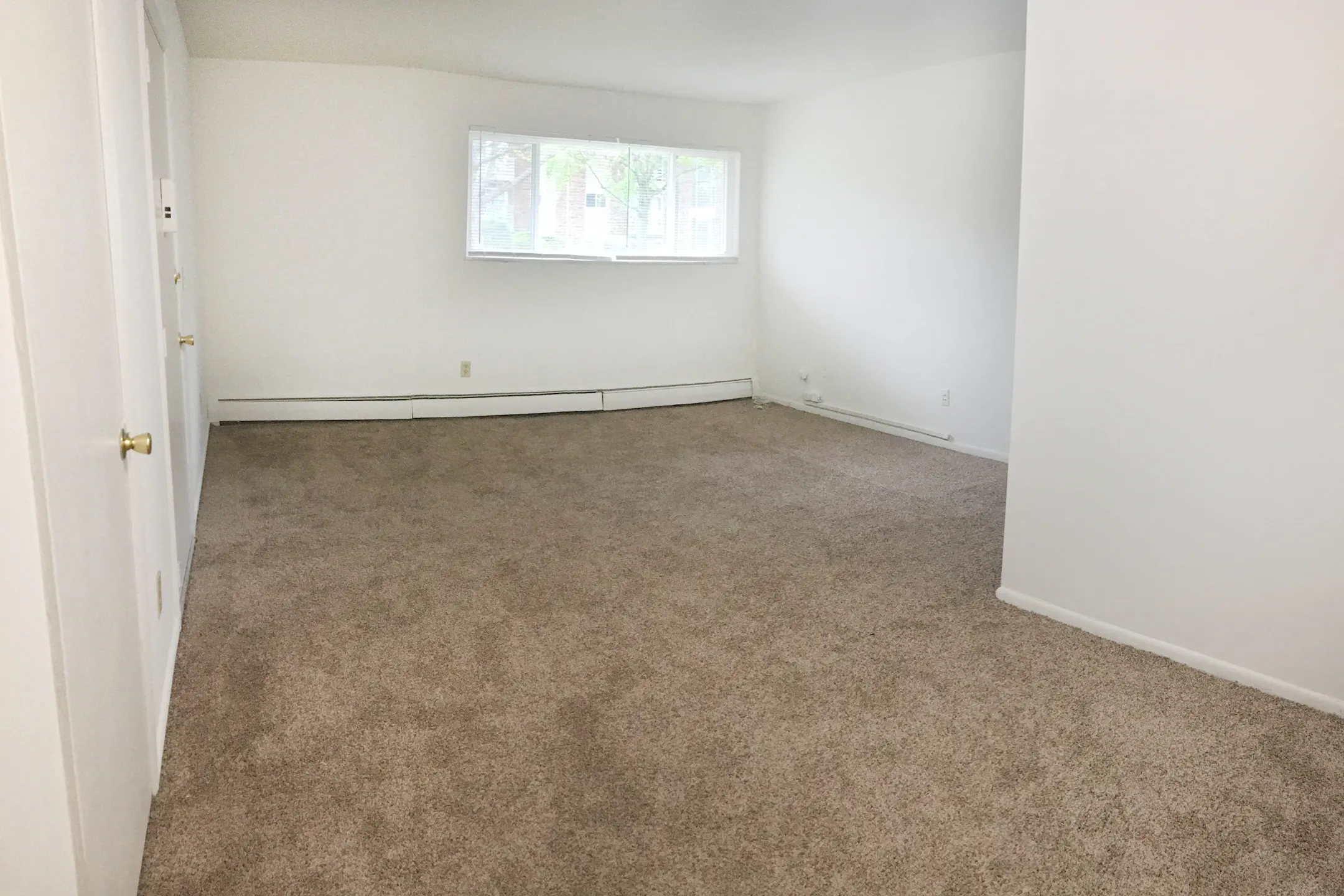 Bedroom - Forest Park Apartments - Cincinnati, OH