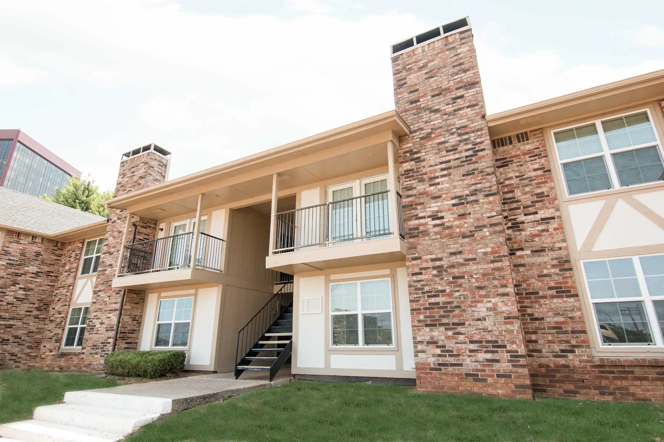 The Warwick 3100 NW Expressway Oklahoma City, OK Apartments for
