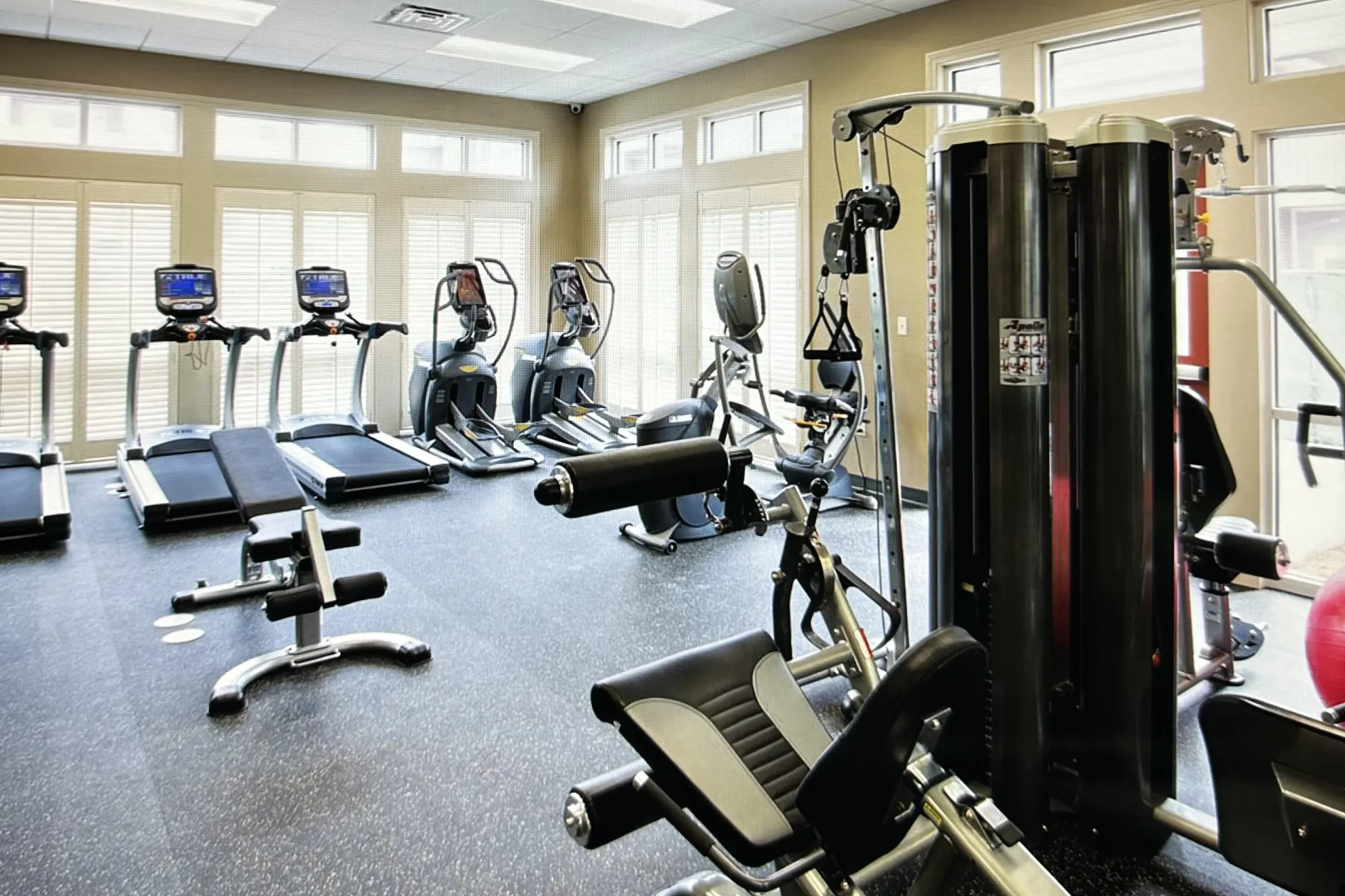 Fitness Weight Room - SunSTONE Apartment Homes at Fox Ridge - Wichita, KS