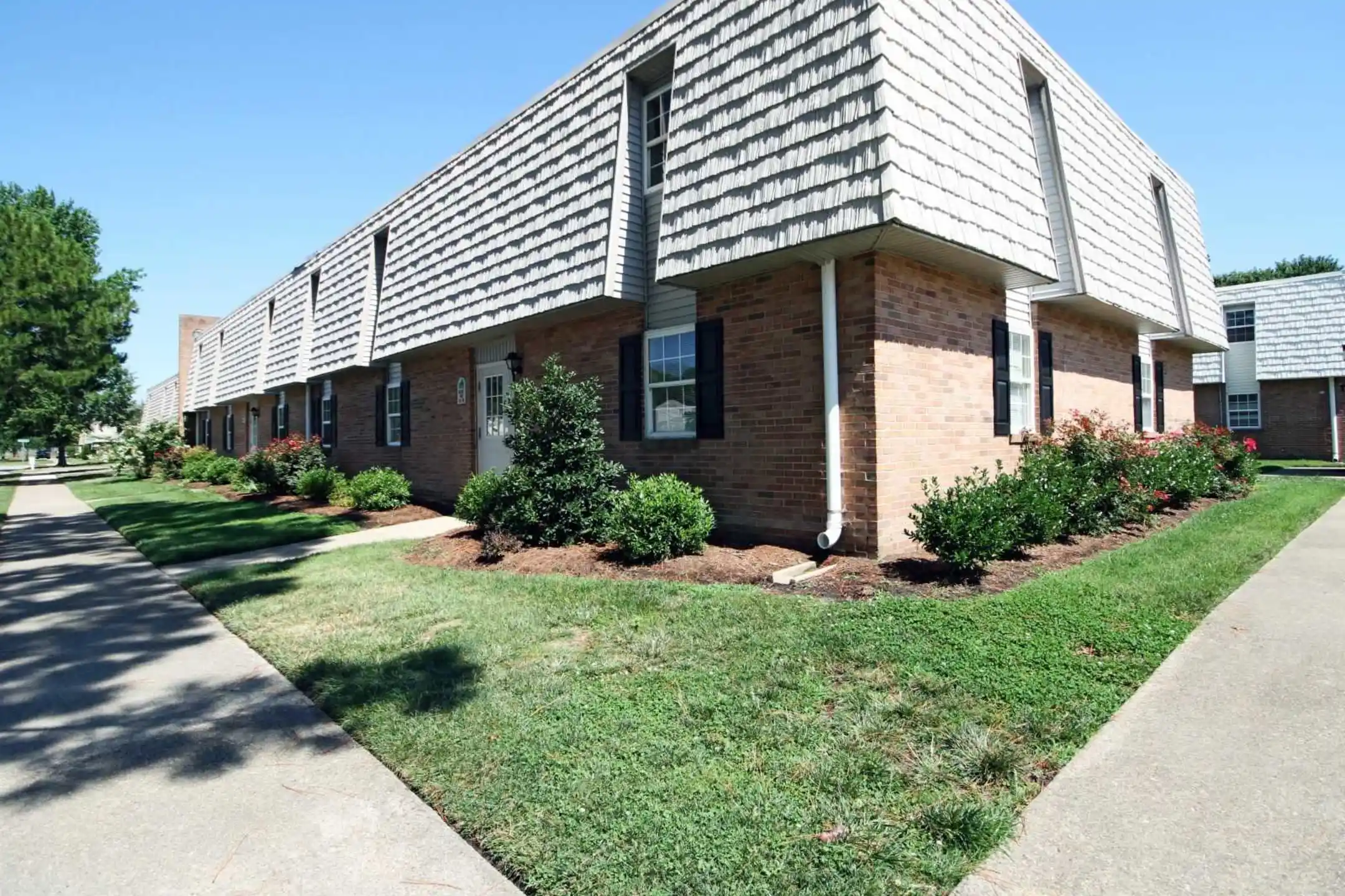 Building - Newport Lake - Newport News, VA