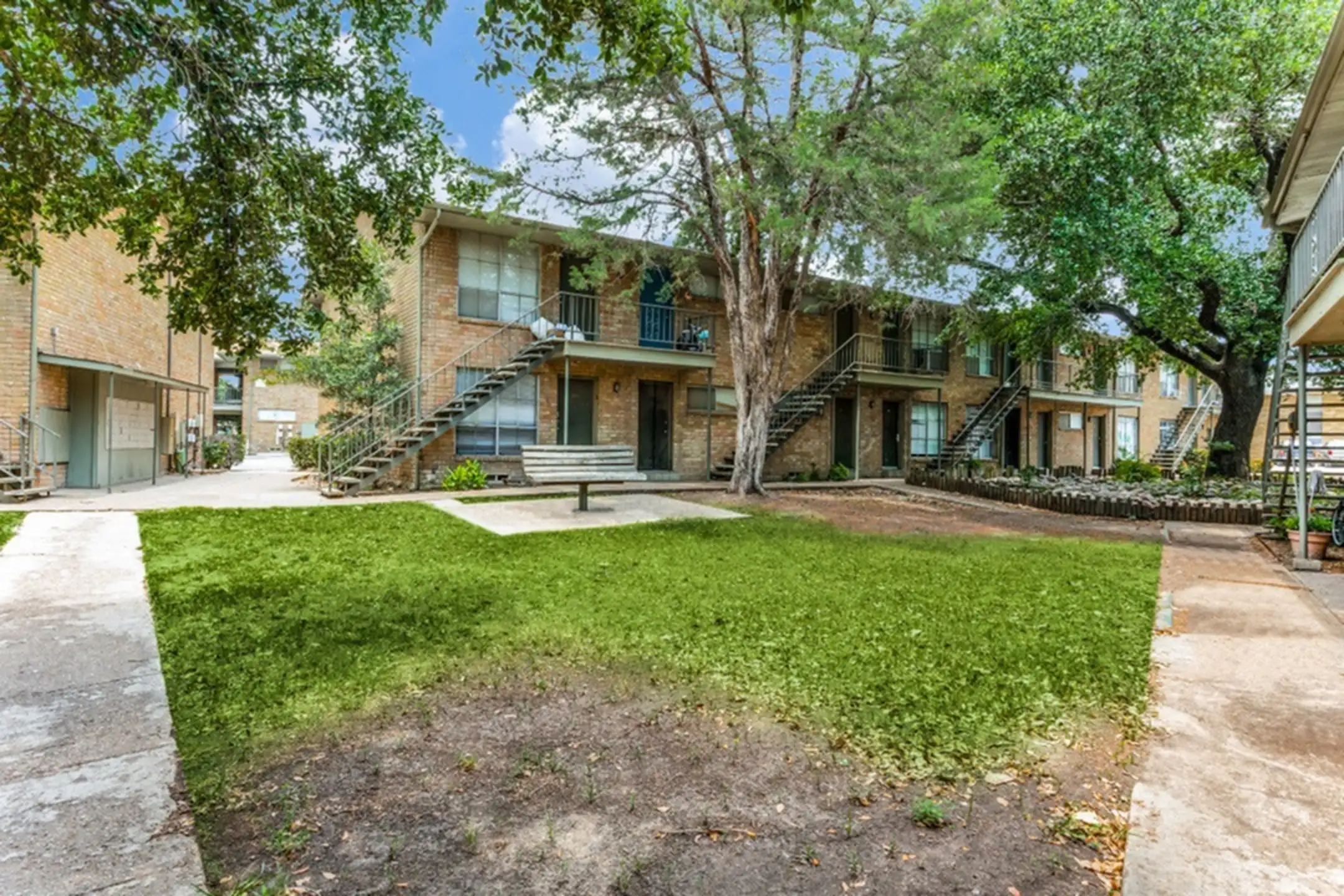 DellMarr Apartments 410 N International Rd Garland, TX Apartments