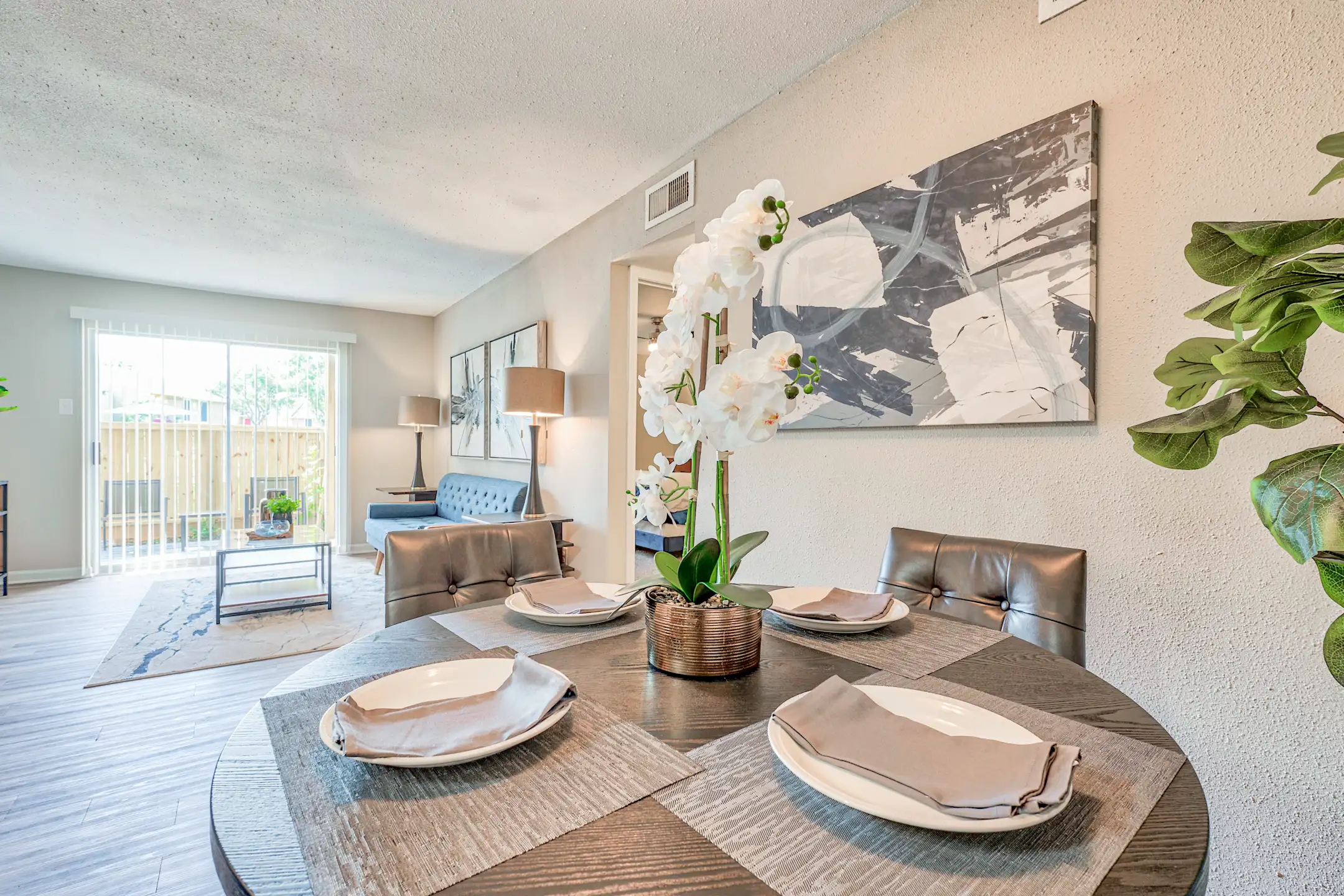 Del Sol Apartments
